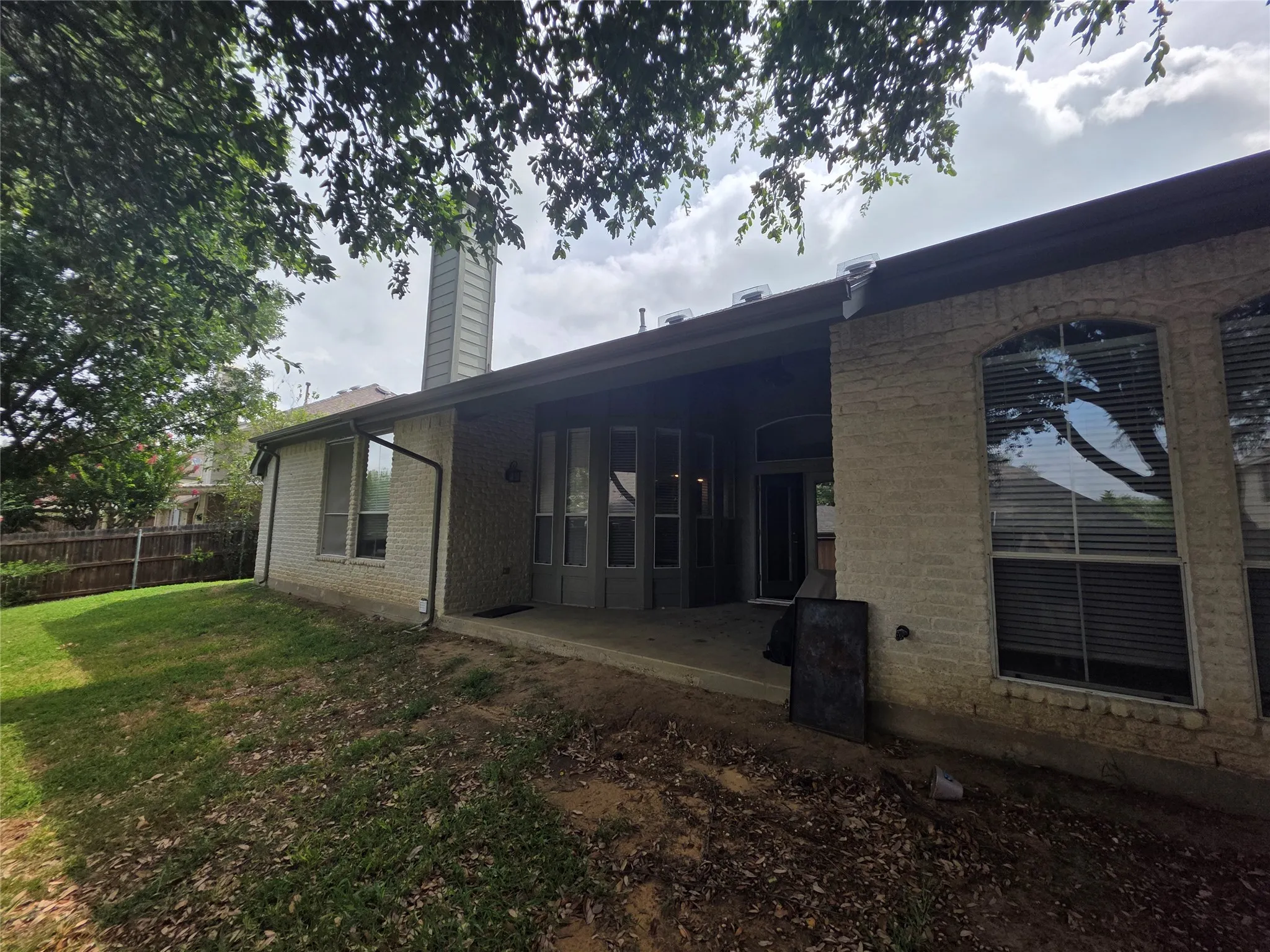 Single Family Residence For Rent in Tarrant County , 2717 Cliffwood Drive, Grapevine, Texas 76051, 4 Bedroom, 3 Bathroom, 3 Garage spaces, 2,502 Sqft, built in 2000, mls#21347889, Real Estate Agent in Grapevine, Homes For Rent in Tarrant county, Homes For Rent in Grapevine, Realtor in Grapevine Texas, Real Estate Brokerage Independent Realty Texas, Luminita Cordes Realtor