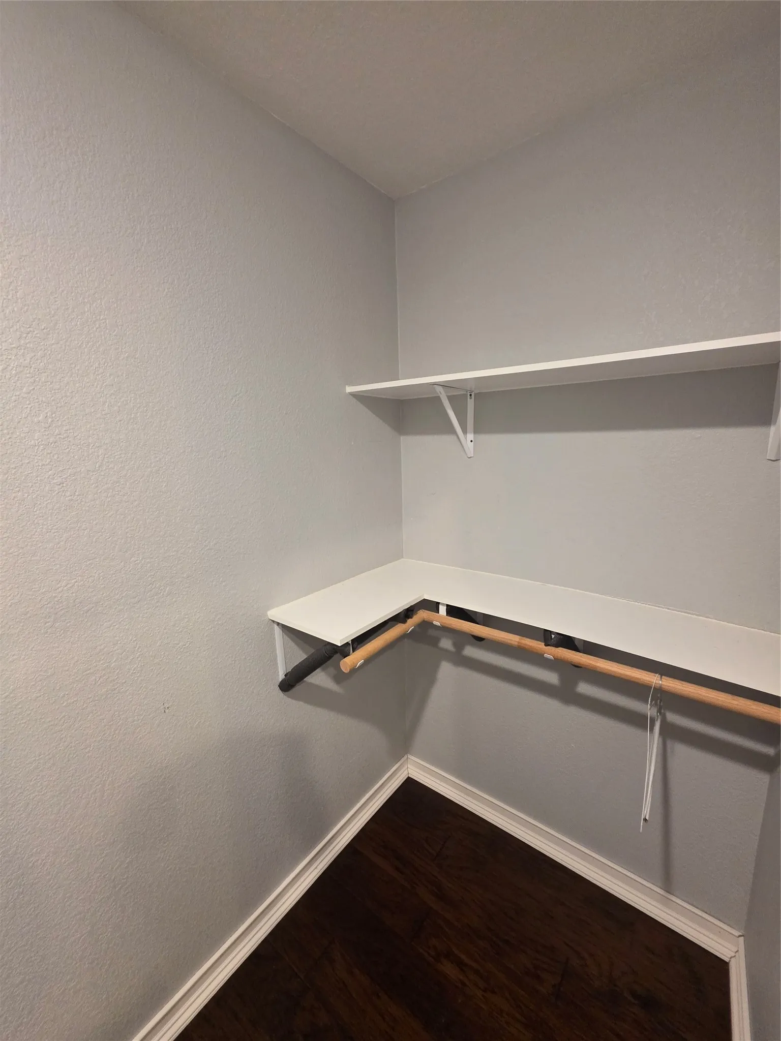 Single Family Residence For Rent in Tarrant County , 2717 Cliffwood Drive, Grapevine, Texas 76051, 4 Bedroom, 3 Bathroom, 3 Garage spaces, 2,502 Sqft, built in 2000, mls#21347889, Real Estate Agent in Grapevine, Homes For Rent in Tarrant county, Homes For Rent in Grapevine, Realtor in Grapevine Texas, Real Estate Brokerage Independent Realty Texas, Luminita Cordes Realtor