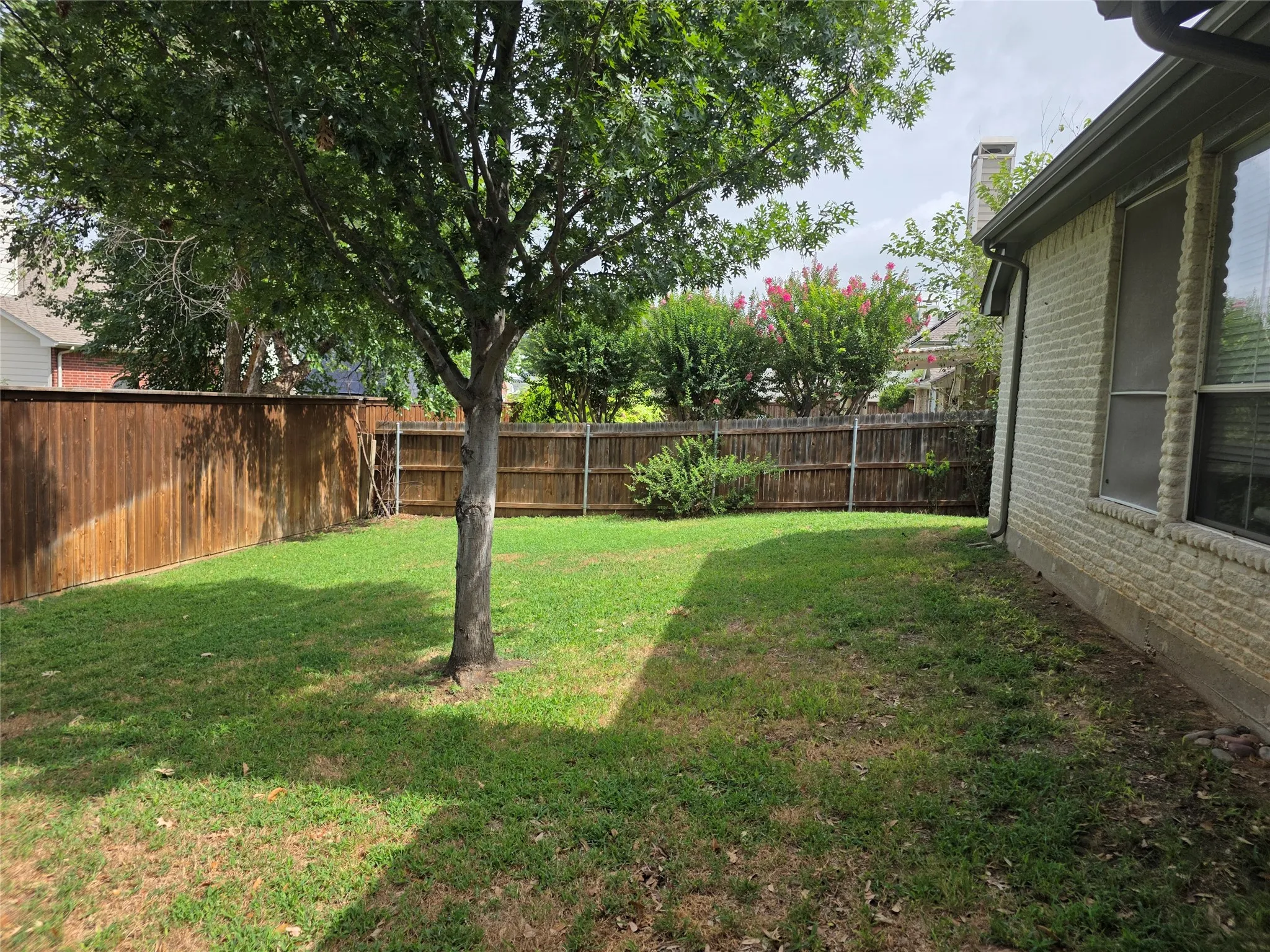 Single Family Residence For Rent in Tarrant County , 2717 Cliffwood Drive, Grapevine, Texas 76051, 4 Bedroom, 3 Bathroom, 3 Garage spaces, 2,502 Sqft, built in 2000, mls#21347889, Real Estate Agent in Grapevine, Homes For Rent in Tarrant county, Homes For Rent in Grapevine, Realtor in Grapevine Texas, Real Estate Brokerage Independent Realty Texas, Luminita Cordes Realtor
