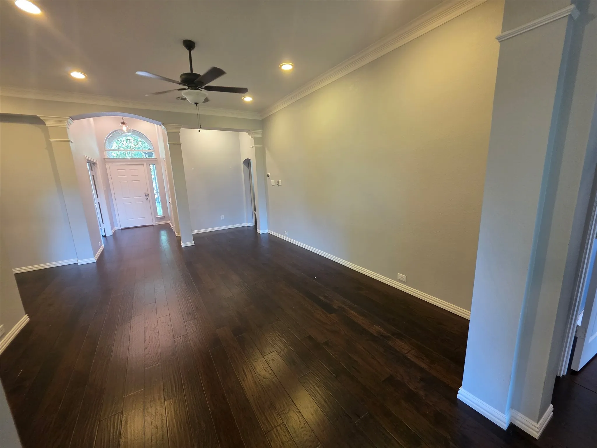 Single Family Residence For Rent in Tarrant County , 2717 Cliffwood Drive, Grapevine, Texas 76051, 4 Bedroom, 3 Bathroom, 3 Garage spaces, 2,502 Sqft, built in 2000, mls#21347889, Real Estate Agent in Grapevine, Homes For Rent in Tarrant county, Homes For Rent in Grapevine, Realtor in Grapevine Texas, Real Estate Brokerage Independent Realty Texas, Luminita Cordes Realtor