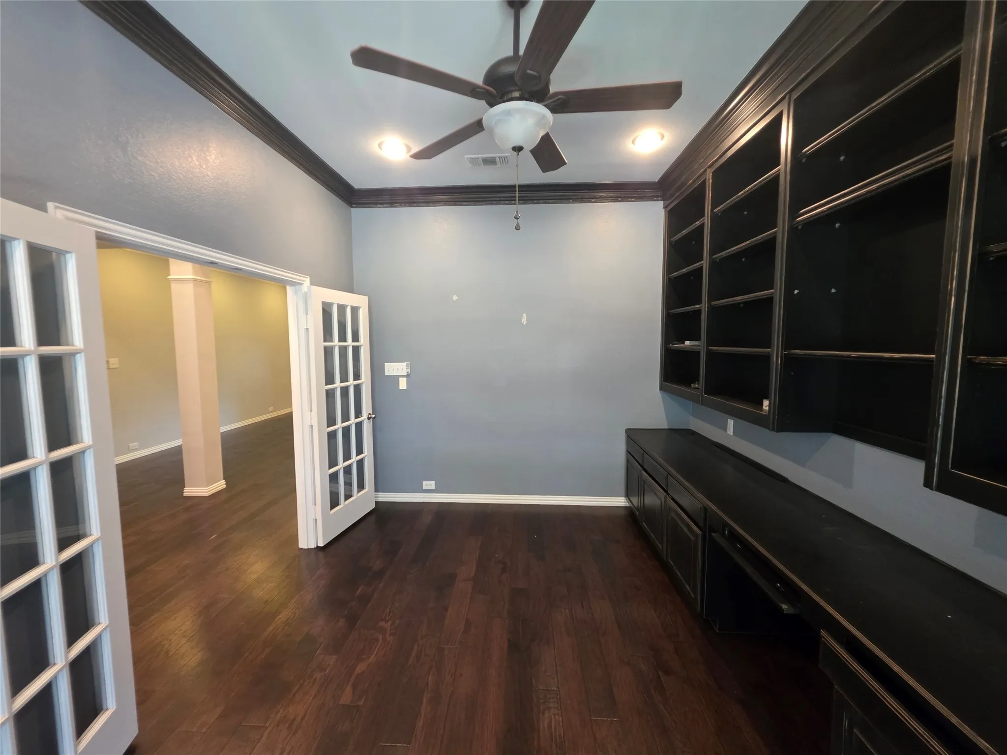 Single Family Residence For Rent in Tarrant County , 2717 Cliffwood Drive, Grapevine, Texas 76051, 4 Bedroom, 3 Bathroom, 3 Garage spaces, 2,502 Sqft, built in 2000, mls#21347889, Real Estate Agent in Grapevine, Homes For Rent in Tarrant county, Homes For Rent in Grapevine, Realtor in Grapevine Texas, Real Estate Brokerage Independent Realty Texas, Luminita Cordes Realtor