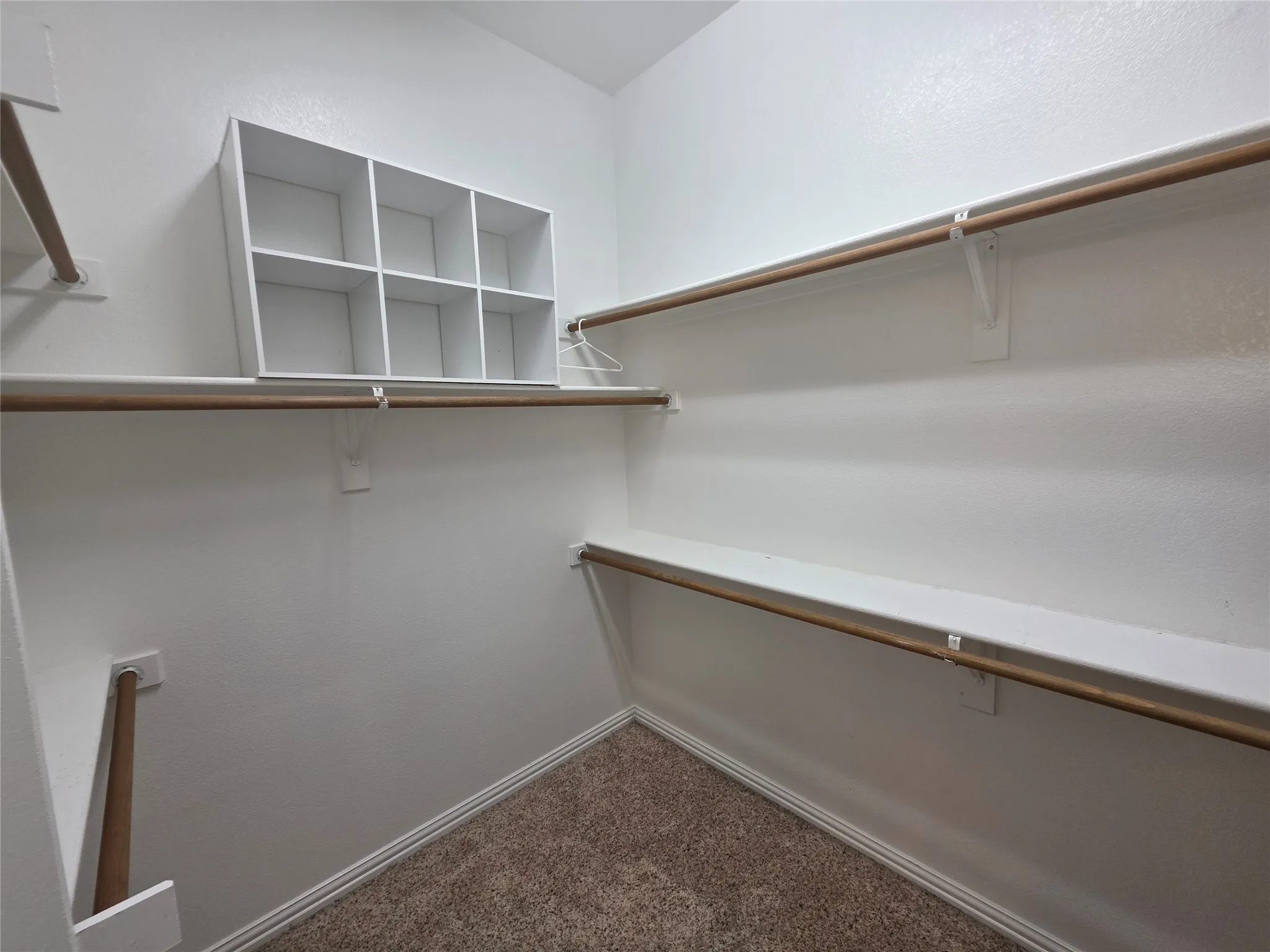 Single Family Residence For Rent in Tarrant County , 2717 Cliffwood Drive, Grapevine, Texas 76051, 4 Bedroom, 3 Bathroom, 3 Garage spaces, 2,502 Sqft, built in 2000, mls#21347889, Real Estate Agent in Grapevine, Homes For Rent in Tarrant county, Homes For Rent in Grapevine, Realtor in Grapevine Texas, Real Estate Brokerage Independent Realty Texas, Luminita Cordes Realtor