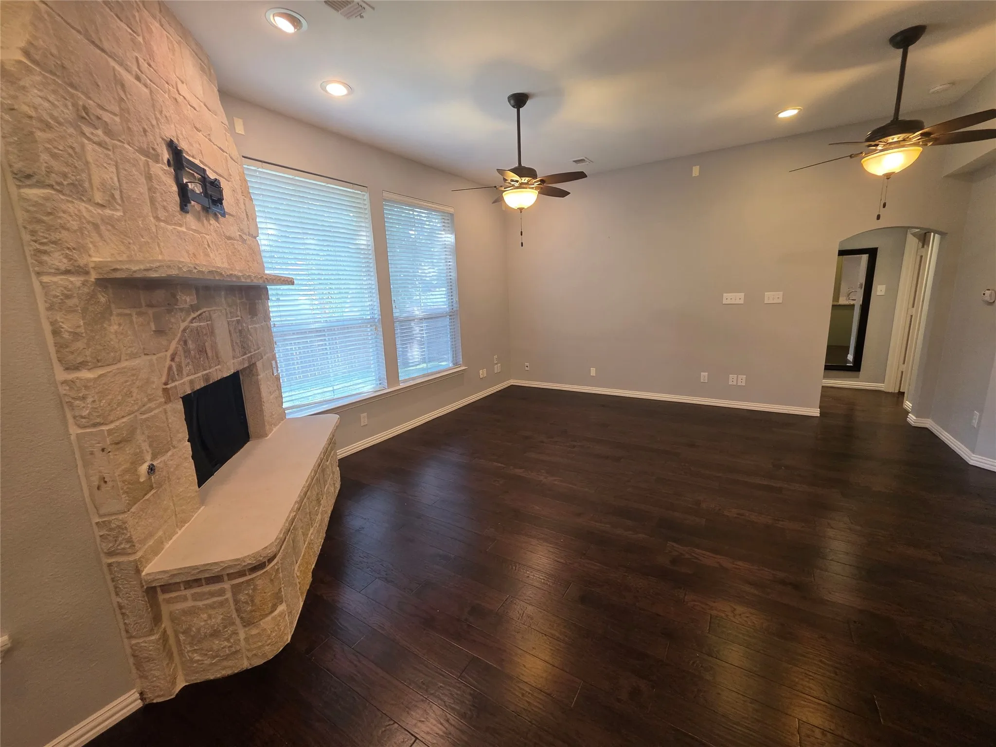 Single Family Residence For Rent in Tarrant County , 2717 Cliffwood Drive, Grapevine, Texas 76051, 4 Bedroom, 3 Bathroom, 3 Garage spaces, 2,502 Sqft, built in 2000, mls#21347889, Real Estate Agent in Grapevine, Homes For Rent in Tarrant county, Homes For Rent in Grapevine, Realtor in Grapevine Texas, Real Estate Brokerage Independent Realty Texas, Luminita Cordes Realtor