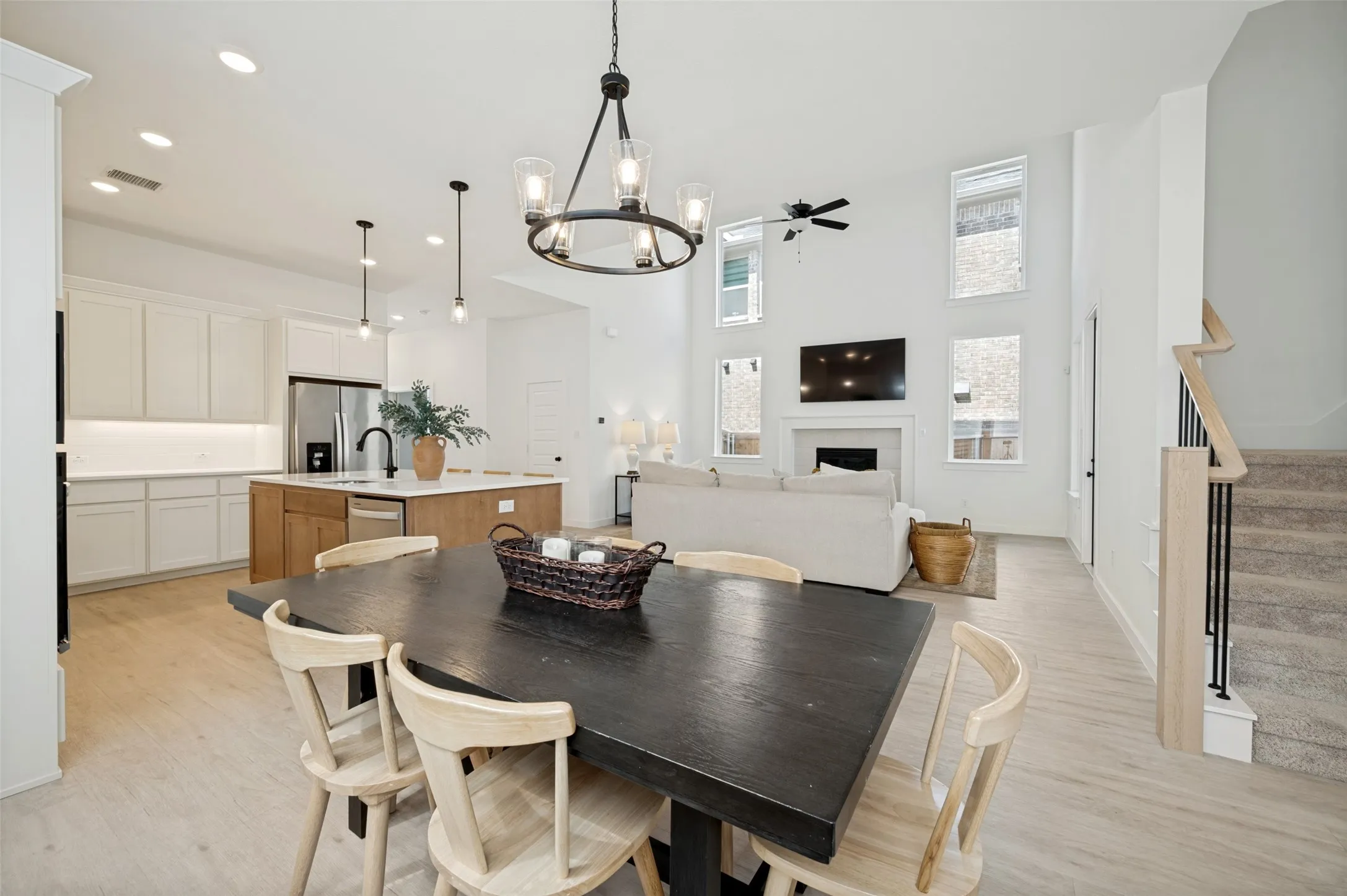 Single Family Residence For Sale in Collin County , 809 Isabel Street, Celina, Texas 75009, 4 Bedroom, 3 Bathroom, 2 Garage spaces, 2,997 Sqft, built in 2023, Price $579,000, mls#21350943, Real Estate Agent in Celina, Homes For Sale in Collin county, Homes For Sale in Celina, Realtor in Celina Texas, Real Estate Brokerage Independent Realty Texas, Luminita Cordes Realtor