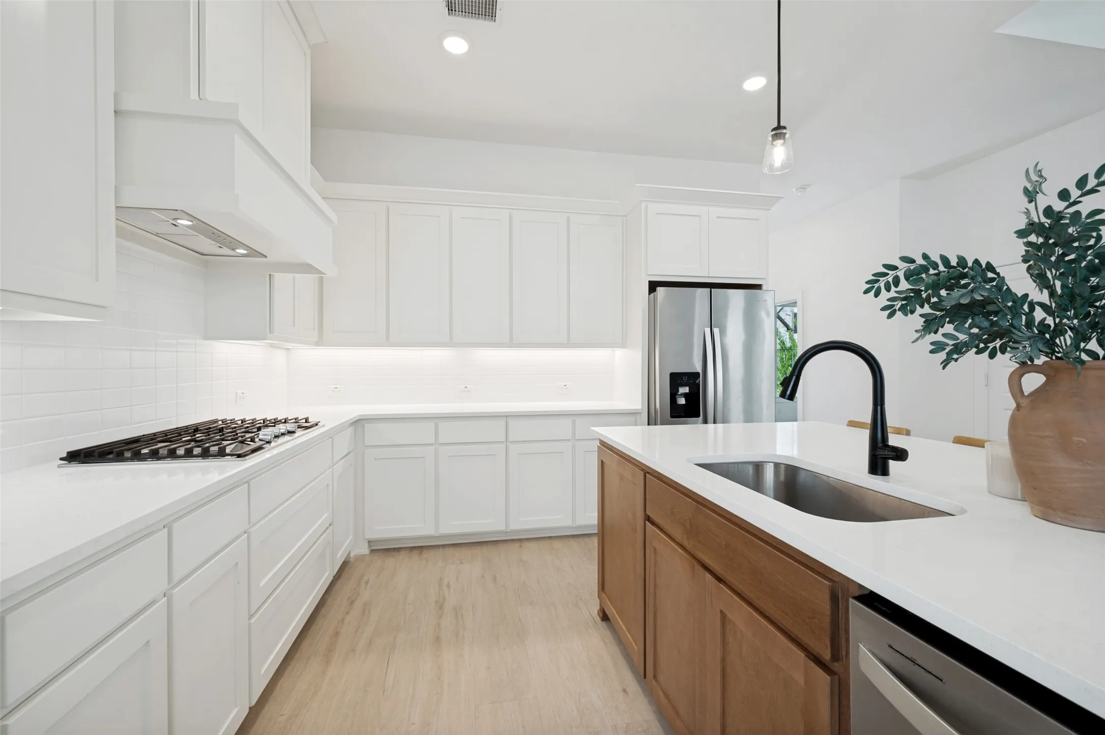Single Family Residence For Sale in Collin County , 809 Isabel Street, Celina, Texas 75009, 4 Bedroom, 3 Bathroom, 2 Garage spaces, 2,997 Sqft, built in 2023, Price $579,000, mls#21350943, Real Estate Agent in Celina, Homes For Sale in Collin county, Homes For Sale in Celina, Realtor in Celina Texas, Real Estate Brokerage Independent Realty Texas, Luminita Cordes Realtor