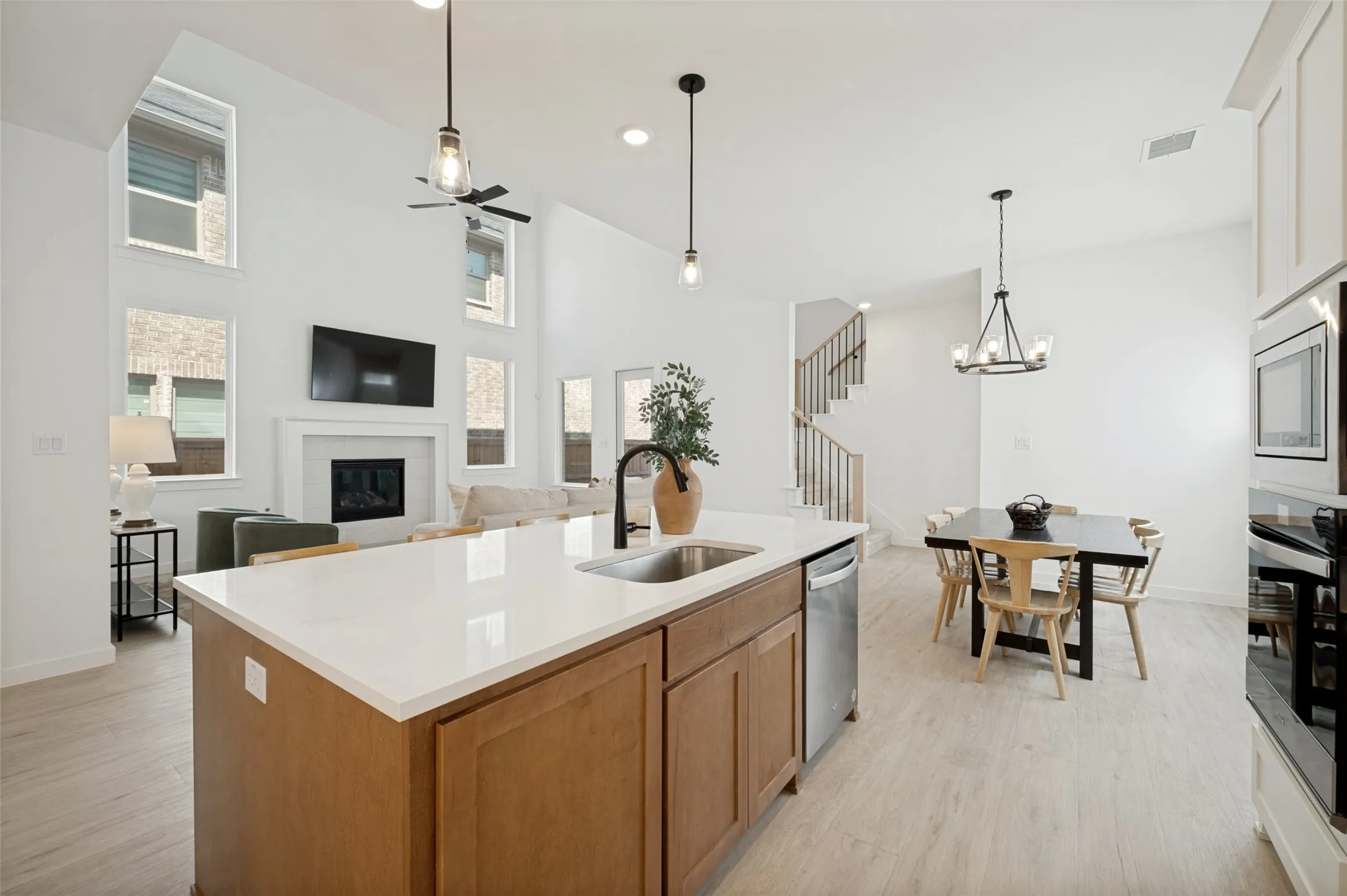 Single Family Residence For Sale in Collin County , 809 Isabel Street, Celina, Texas 75009, 4 Bedroom, 3 Bathroom, 2 Garage spaces, 2,997 Sqft, built in 2023, Price $579,000, mls#21350943, Real Estate Agent in Celina, Homes For Sale in Collin county, Homes For Sale in Celina, Realtor in Celina Texas, Real Estate Brokerage Independent Realty Texas, Luminita Cordes Realtor