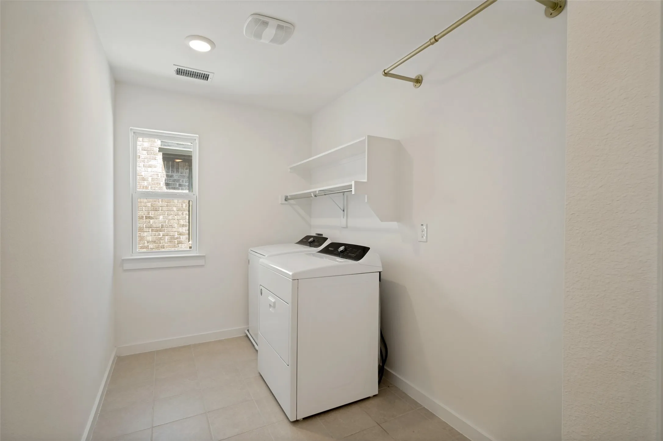 Single Family Residence For Sale in Collin County , 809 Isabel Street, Celina, Texas 75009, 4 Bedroom, 3 Bathroom, 2 Garage spaces, 2,997 Sqft, built in 2023, Price $579,000, mls#21350943, Real Estate Agent in Celina, Homes For Sale in Collin county, Homes For Sale in Celina, Realtor in Celina Texas, Real Estate Brokerage Independent Realty Texas, Luminita Cordes Realtor