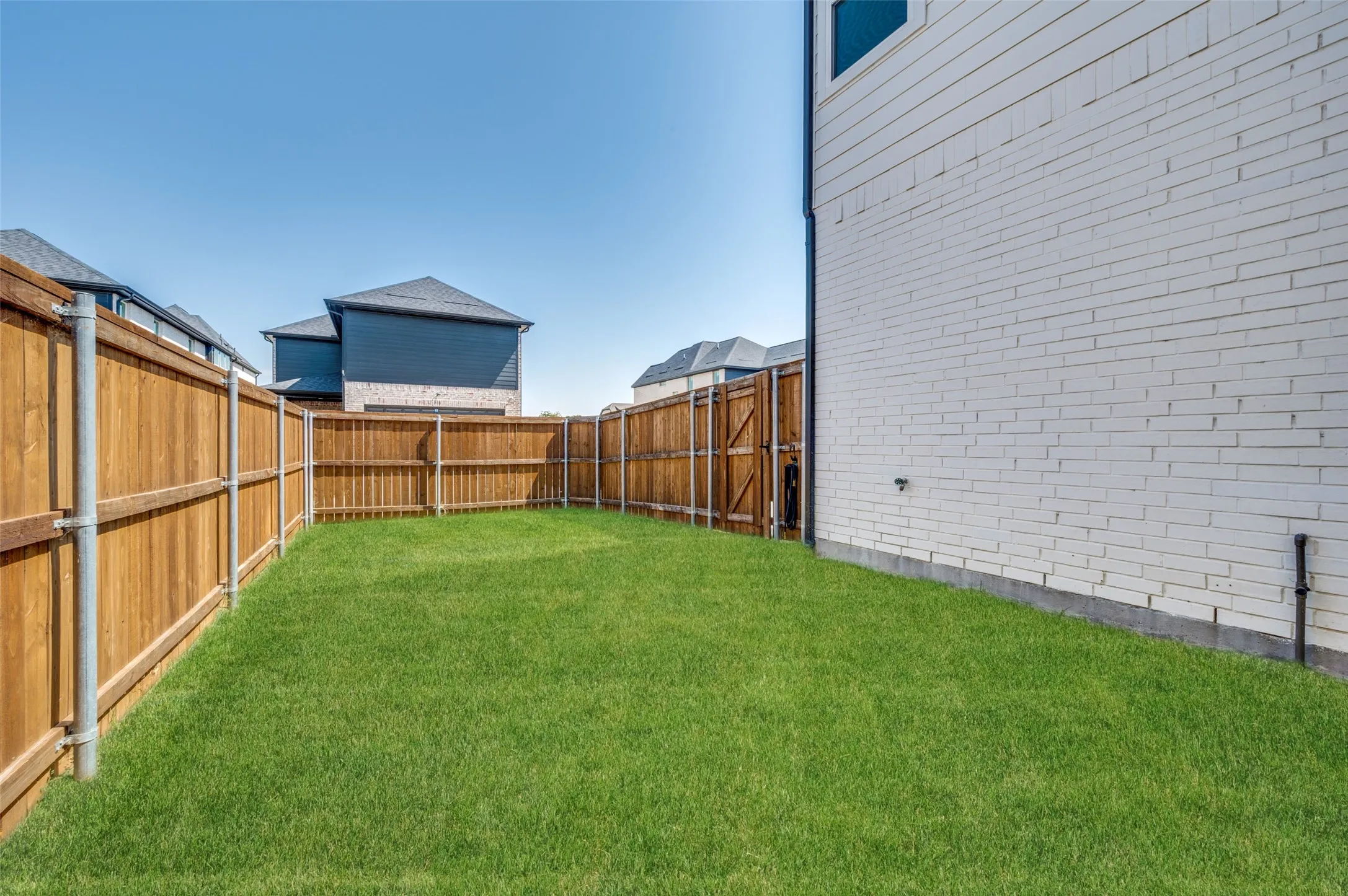 Single Family Residence For Sale in Collin County , 809 Isabel Street, Celina, Texas 75009, 4 Bedroom, 3 Bathroom, 2 Garage spaces, 2,997 Sqft, built in 2023, Price $579,000, mls#21350943, Real Estate Agent in Celina, Homes For Sale in Collin county, Homes For Sale in Celina, Realtor in Celina Texas, Real Estate Brokerage Independent Realty Texas, Luminita Cordes Realtor