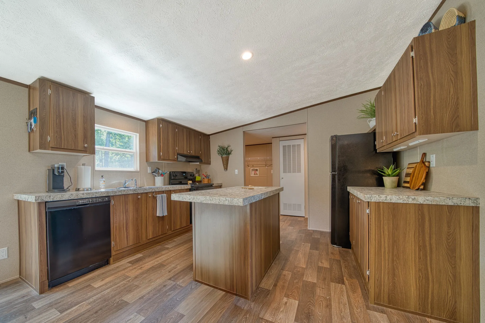Manufactured Home For Sale in Camp County , 405 County Road 2601, Pittsburg, Texas 75686, 3 Bedroom, 2 Bathroom, Garage spaces, 1,334 Sqft, built in 2024, mls#21350452, Real Estate Agent in Pittsburg, Homes For Sale in Camp county, Homes For Sale in Pittsburg, Realtor in Pittsburg Texas, Real Estate Brokerage Independent Realty Texas, Luminita Cordes Realtor