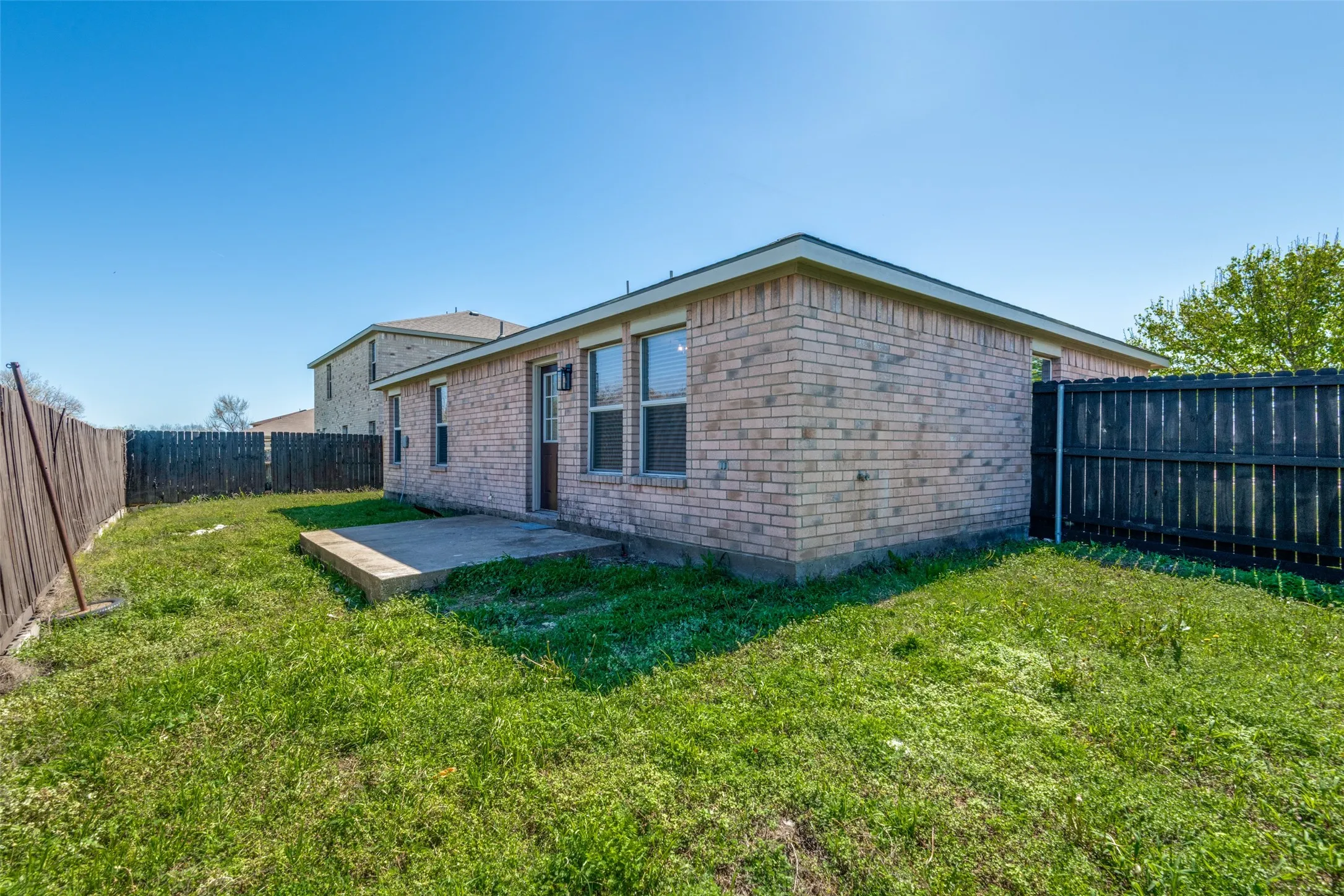 Single Family Residence For Rent in Kaufman County , 312 Stanford, Forney, Texas 75126, 3 Bedroom, 2 Bathroom, 2 Garage spaces, 1,474 Sqft, built in 2006, mls#21349839, Real Estate Agent in Forney, Homes For Rent in Kaufman county, Homes For Rent in Forney, Realtor in Forney Texas, Real Estate Brokerage Independent Realty Texas, Luminita Cordes Realtor