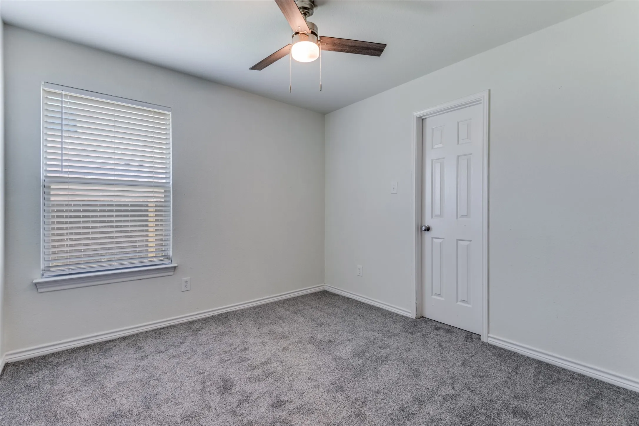 Single Family Residence For Rent in Kaufman County , 312 Stanford, Forney, Texas 75126, 3 Bedroom, 2 Bathroom, 2 Garage spaces, 1,474 Sqft, built in 2006, mls#21349839, Real Estate Agent in Forney, Homes For Rent in Kaufman county, Homes For Rent in Forney, Realtor in Forney Texas, Real Estate Brokerage Independent Realty Texas, Luminita Cordes Realtor