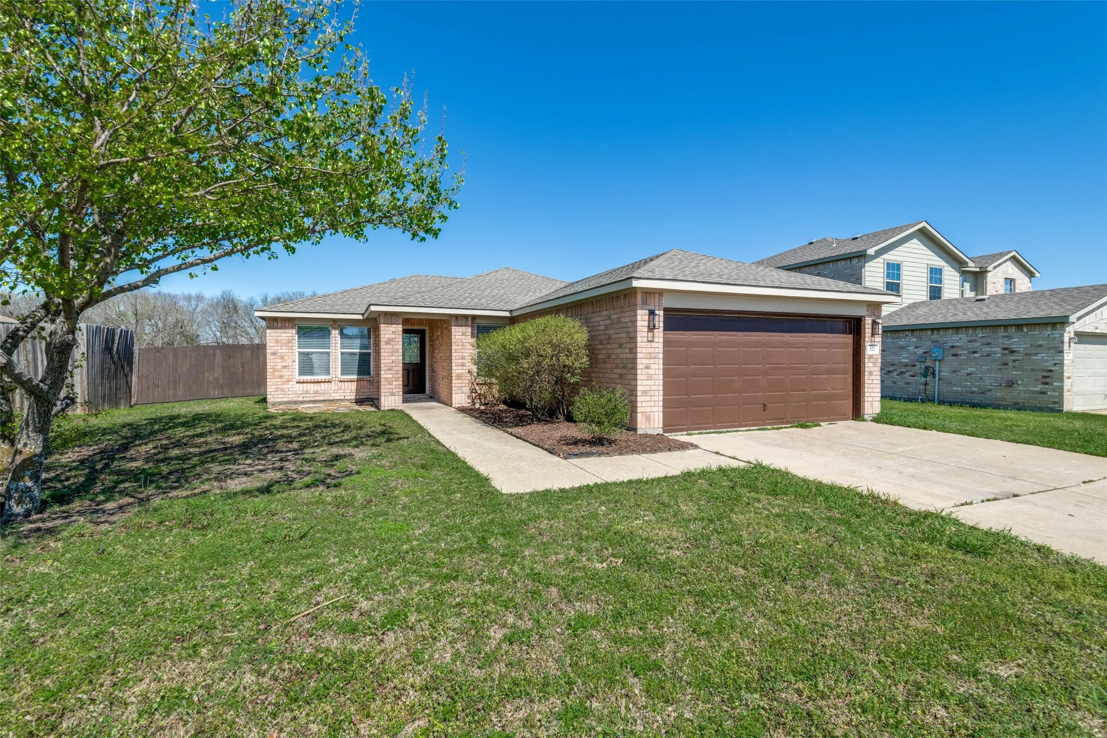 Single Family Residence For Rent in Kaufman County , 312 Stanford, Forney, Texas 75126, 3 Bedroom, 2 Bathroom, 2 Garage spaces, 1,474 Sqft, built in 2006, mls#21349839, Real Estate Agent in Forney, Homes For Rent in Kaufman county, Homes For Rent in Forney, Realtor in Forney Texas, Real Estate Brokerage Independent Realty Texas, Luminita Cordes Realtor