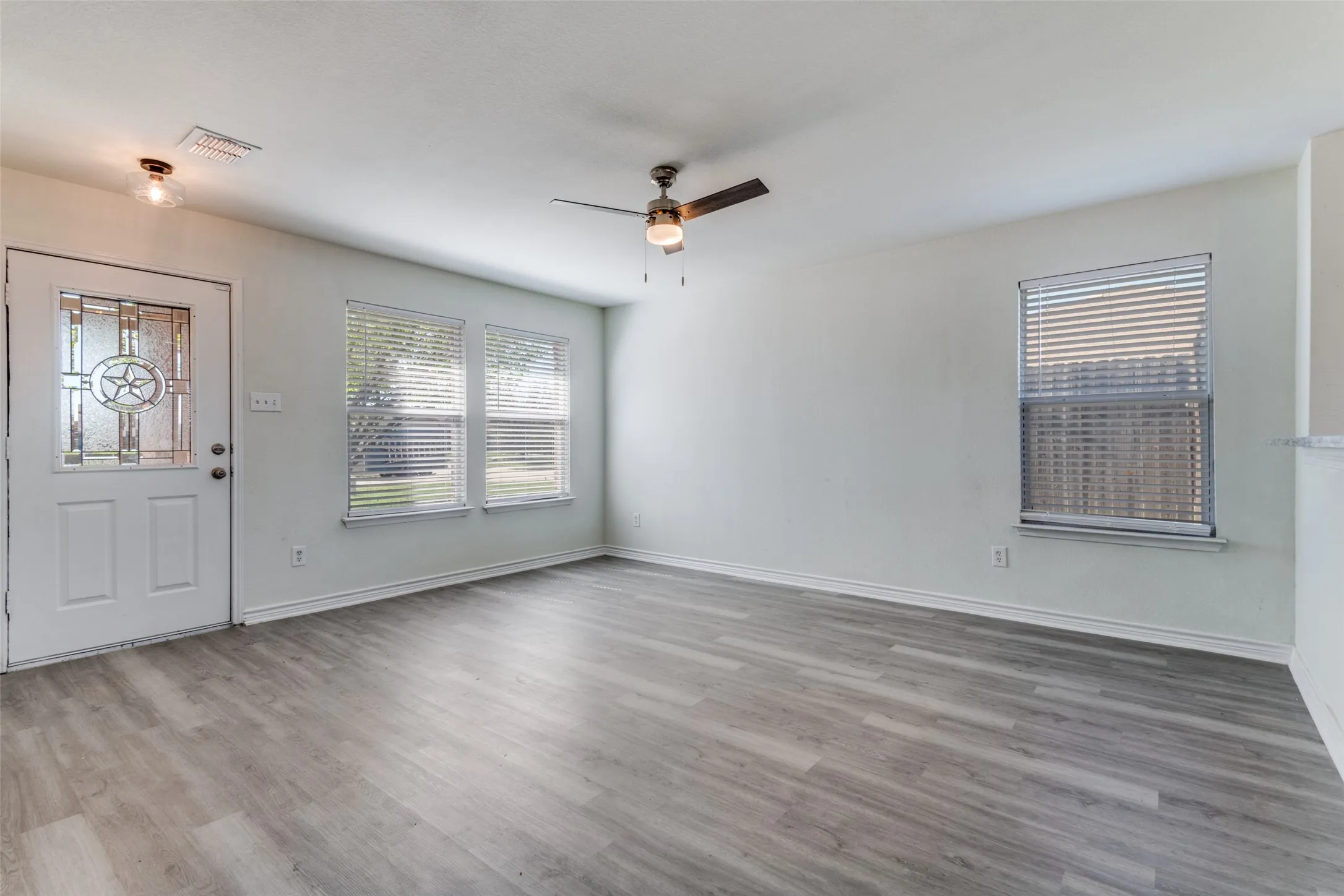 Single Family Residence For Rent in Kaufman County , 312 Stanford, Forney, Texas 75126, 3 Bedroom, 2 Bathroom, 2 Garage spaces, 1,474 Sqft, built in 2006, mls#21349839, Real Estate Agent in Forney, Homes For Rent in Kaufman county, Homes For Rent in Forney, Realtor in Forney Texas, Real Estate Brokerage Independent Realty Texas, Luminita Cordes Realtor