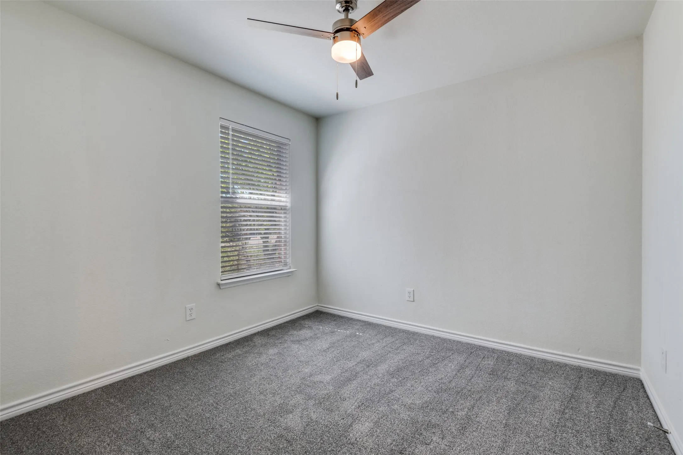 Single Family Residence For Rent in Kaufman County , 312 Stanford, Forney, Texas 75126, 3 Bedroom, 2 Bathroom, 2 Garage spaces, 1,474 Sqft, built in 2006, mls#21349839, Real Estate Agent in Forney, Homes For Rent in Kaufman county, Homes For Rent in Forney, Realtor in Forney Texas, Real Estate Brokerage Independent Realty Texas, Luminita Cordes Realtor