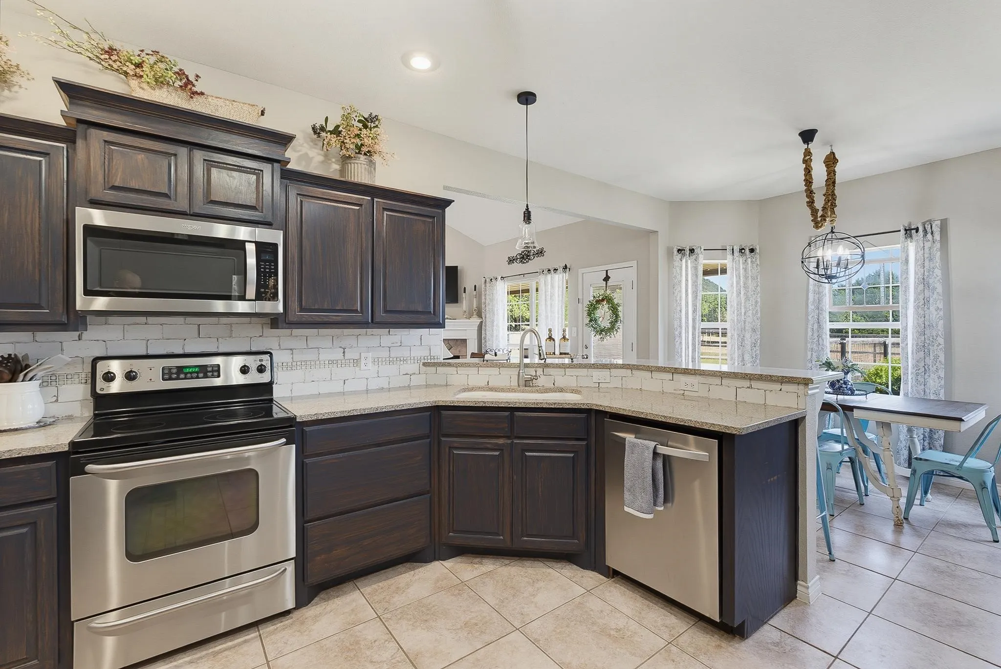 Single Family Residence For Sale in Taylor County , 222 Alexandra Drive, Tuscola, Texas 79562, 5 Bedroom, 3 Bathroom, 2 Garage spaces, 2,916 Sqft, built in 2004, mls#21334086, Real Estate Agent in Tuscola, Homes For Sale in Taylor county, Homes For Sale in Tuscola, Realtor in Tuscola Texas, Real Estate Brokerage Independent Realty Texas, Luminita Cordes Realtor