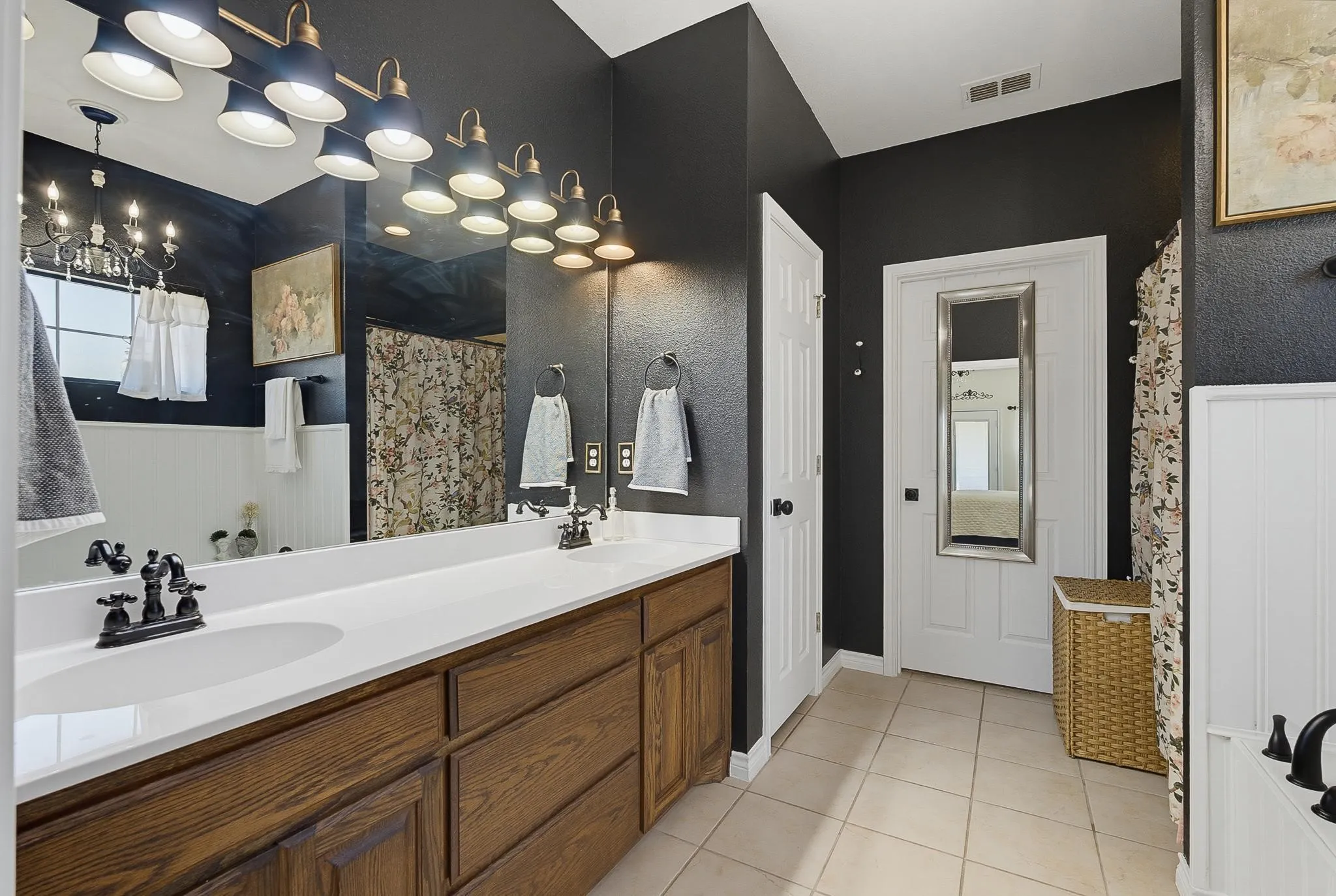 Single Family Residence For Sale in Taylor County , 222 Alexandra Drive, Tuscola, Texas 79562, 5 Bedroom, 3 Bathroom, 2 Garage spaces, 2,916 Sqft, built in 2004, mls#21334086, Real Estate Agent in Tuscola, Homes For Sale in Taylor county, Homes For Sale in Tuscola, Realtor in Tuscola Texas, Real Estate Brokerage Independent Realty Texas, Luminita Cordes Realtor