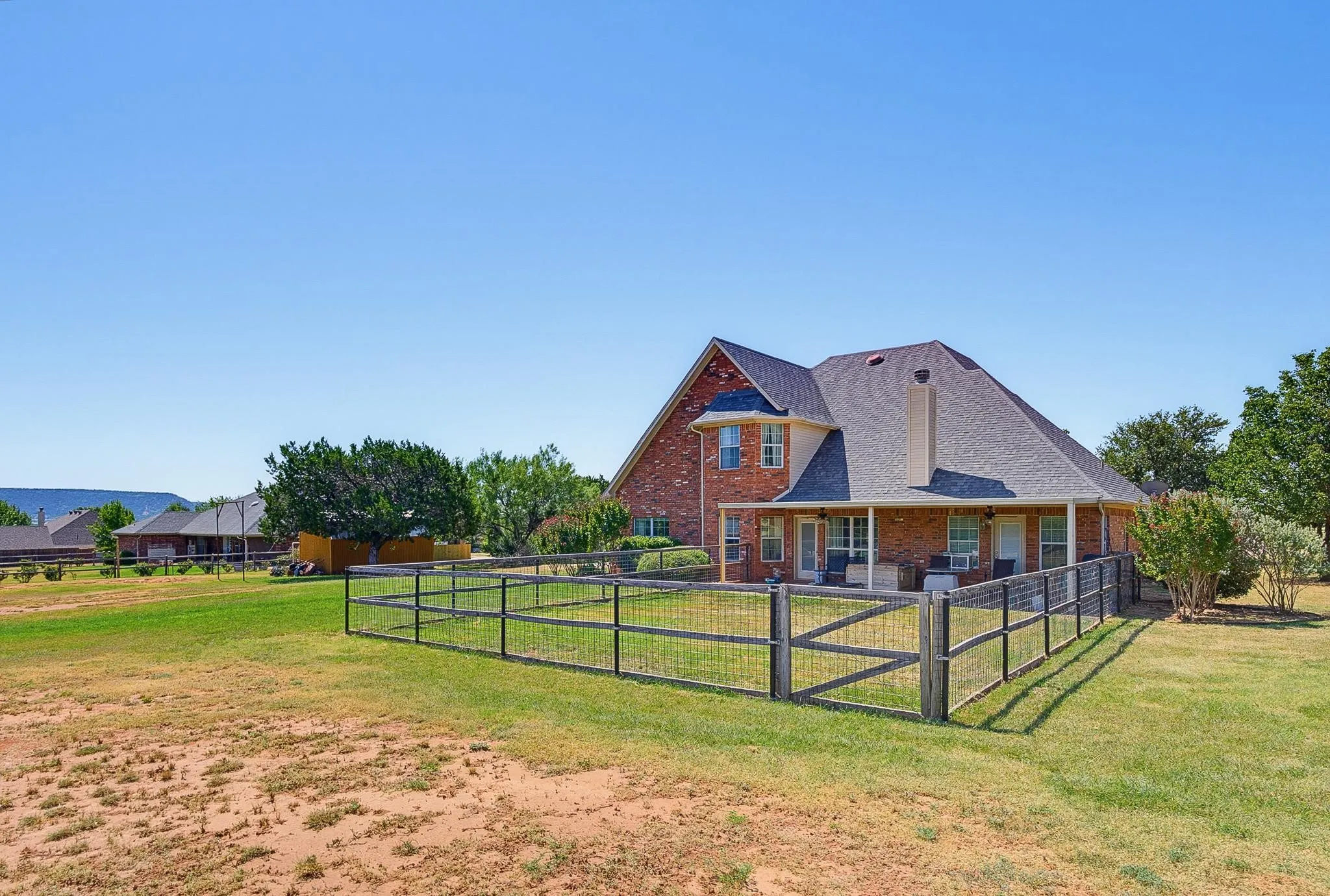 Single Family Residence For Sale in Taylor County , 222 Alexandra Drive, Tuscola, Texas 79562, 5 Bedroom, 3 Bathroom, 2 Garage spaces, 2,916 Sqft, built in 2004, mls#21334086, Real Estate Agent in Tuscola, Homes For Sale in Taylor county, Homes For Sale in Tuscola, Realtor in Tuscola Texas, Real Estate Brokerage Independent Realty Texas, Luminita Cordes Realtor