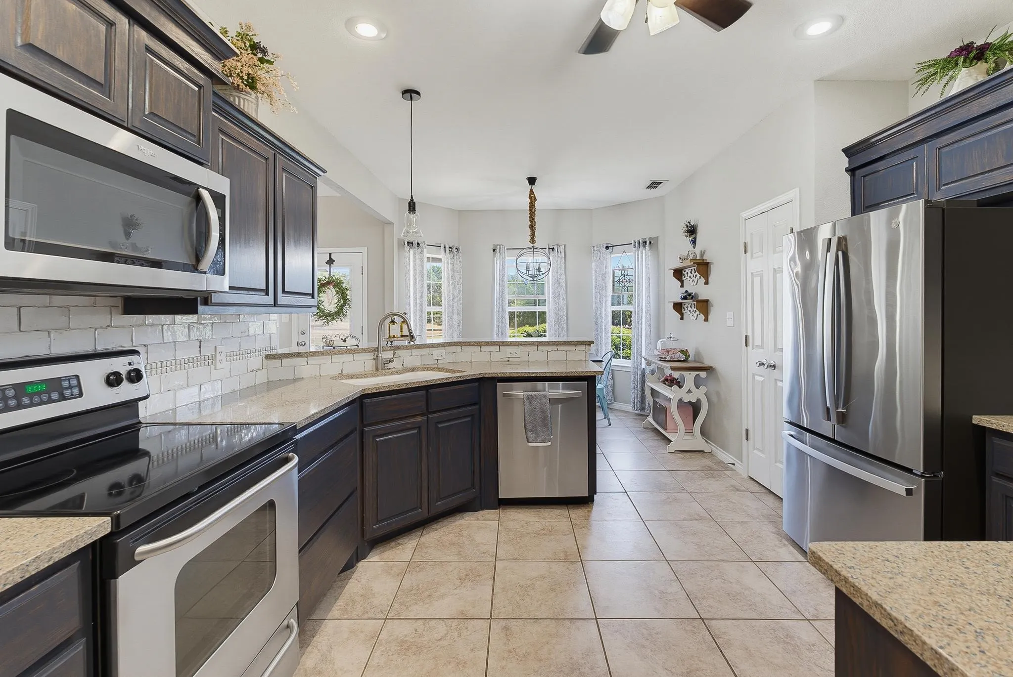 Single Family Residence For Sale in Taylor County , 222 Alexandra Drive, Tuscola, Texas 79562, 5 Bedroom, 3 Bathroom, 2 Garage spaces, 2,916 Sqft, built in 2004, mls#21334086, Real Estate Agent in Tuscola, Homes For Sale in Taylor county, Homes For Sale in Tuscola, Realtor in Tuscola Texas, Real Estate Brokerage Independent Realty Texas, Luminita Cordes Realtor