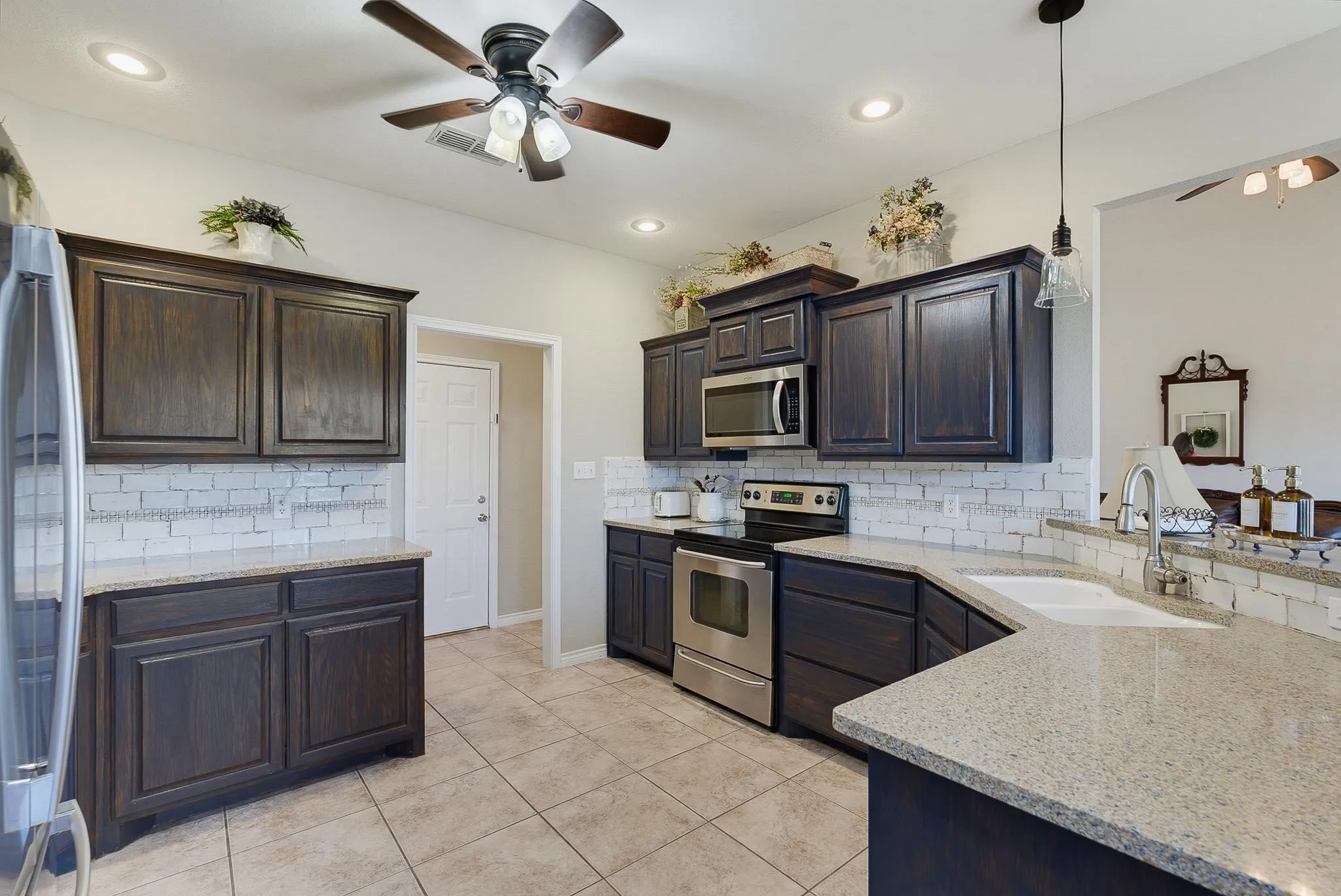 Single Family Residence For Sale in Taylor County , 222 Alexandra Drive, Tuscola, Texas 79562, 5 Bedroom, 3 Bathroom, 2 Garage spaces, 2,916 Sqft, built in 2004, mls#21334086, Real Estate Agent in Tuscola, Homes For Sale in Taylor county, Homes For Sale in Tuscola, Realtor in Tuscola Texas, Real Estate Brokerage Independent Realty Texas, Luminita Cordes Realtor