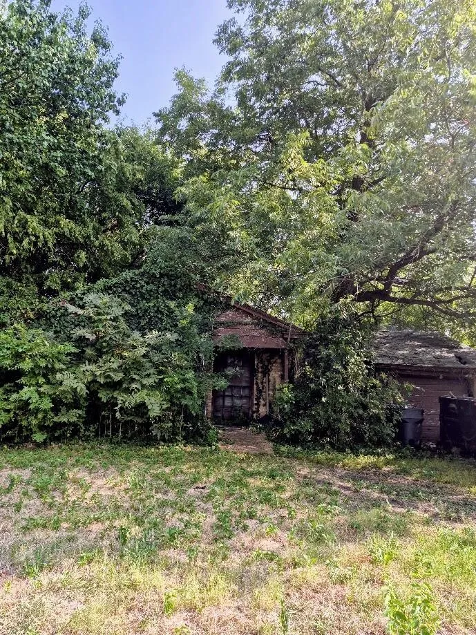 Single Family Residence For Sale in Dallas County , 3634 Durango Drive, Dallas, Texas 75220, 3 Bedrooms, 1 Bathroom, 1 Garage spaces, 1,215 Sqft, built in 1946, Price $340,000, mls#21350973, Real Estate Agent in Dallas, Homes For Sale in Dallas county, Homes For Sale in Dallas, Realtor in Dallas Texas, Real Estate Brokerage Independent Realty Texas, Luminita Cordes Realtor