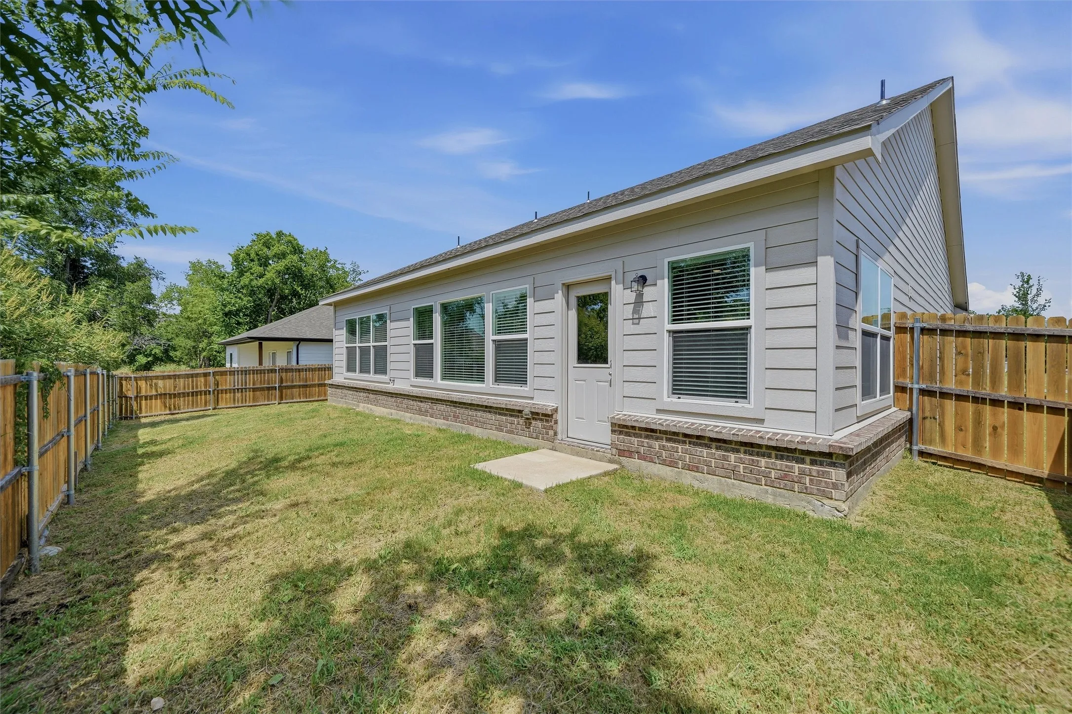 Single Family Residence For Rent in Hunt County , 3314 Gordon Street, Greenville, Texas 75401, 3 Bedroom, 2 Bathroom, 2 Garage spaces, 1,561 Sqft, built in 2022, mls#21350974, Real Estate Agent in Greenville, Homes For Rent in Hunt county, Homes For Rent in Greenville, Realtor in Greenville Texas, Real Estate Brokerage Independent Realty Texas, Luminita Cordes Realtor