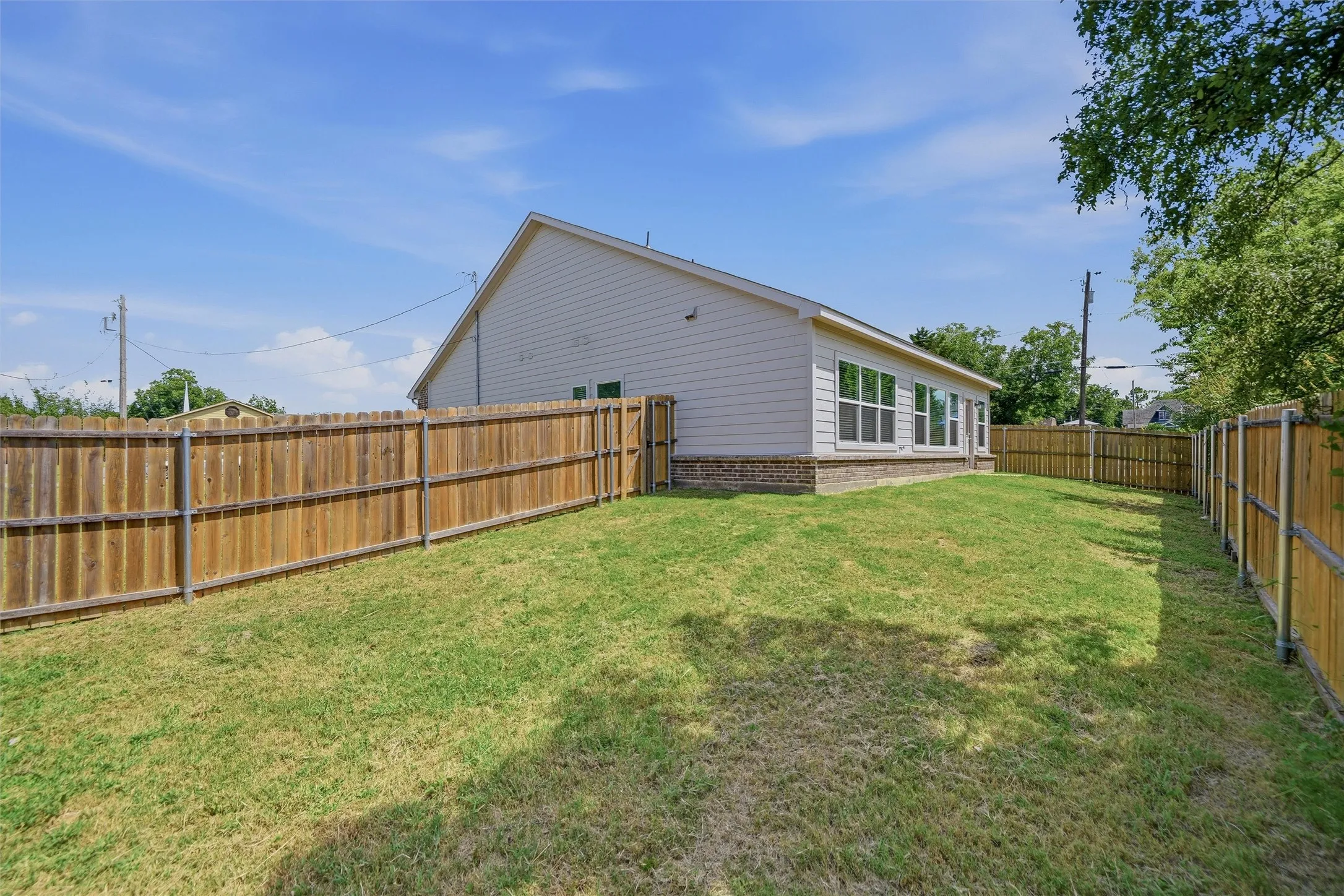 Single Family Residence For Rent in Hunt County , 3314 Gordon Street, Greenville, Texas 75401, 3 Bedroom, 2 Bathroom, 2 Garage spaces, 1,561 Sqft, built in 2022, mls#21350974, Real Estate Agent in Greenville, Homes For Rent in Hunt county, Homes For Rent in Greenville, Realtor in Greenville Texas, Real Estate Brokerage Independent Realty Texas, Luminita Cordes Realtor