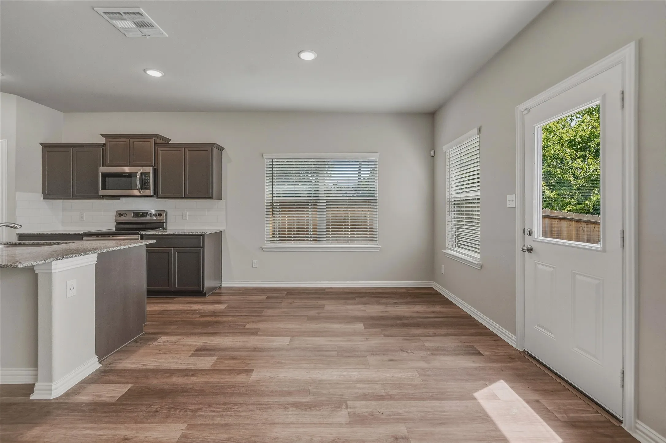 Single Family Residence For Rent in Hunt County , 3314 Gordon Street, Greenville, Texas 75401, 3 Bedroom, 2 Bathroom, 2 Garage spaces, 1,561 Sqft, built in 2022, mls#21350974, Real Estate Agent in Greenville, Homes For Rent in Hunt county, Homes For Rent in Greenville, Realtor in Greenville Texas, Real Estate Brokerage Independent Realty Texas, Luminita Cordes Realtor