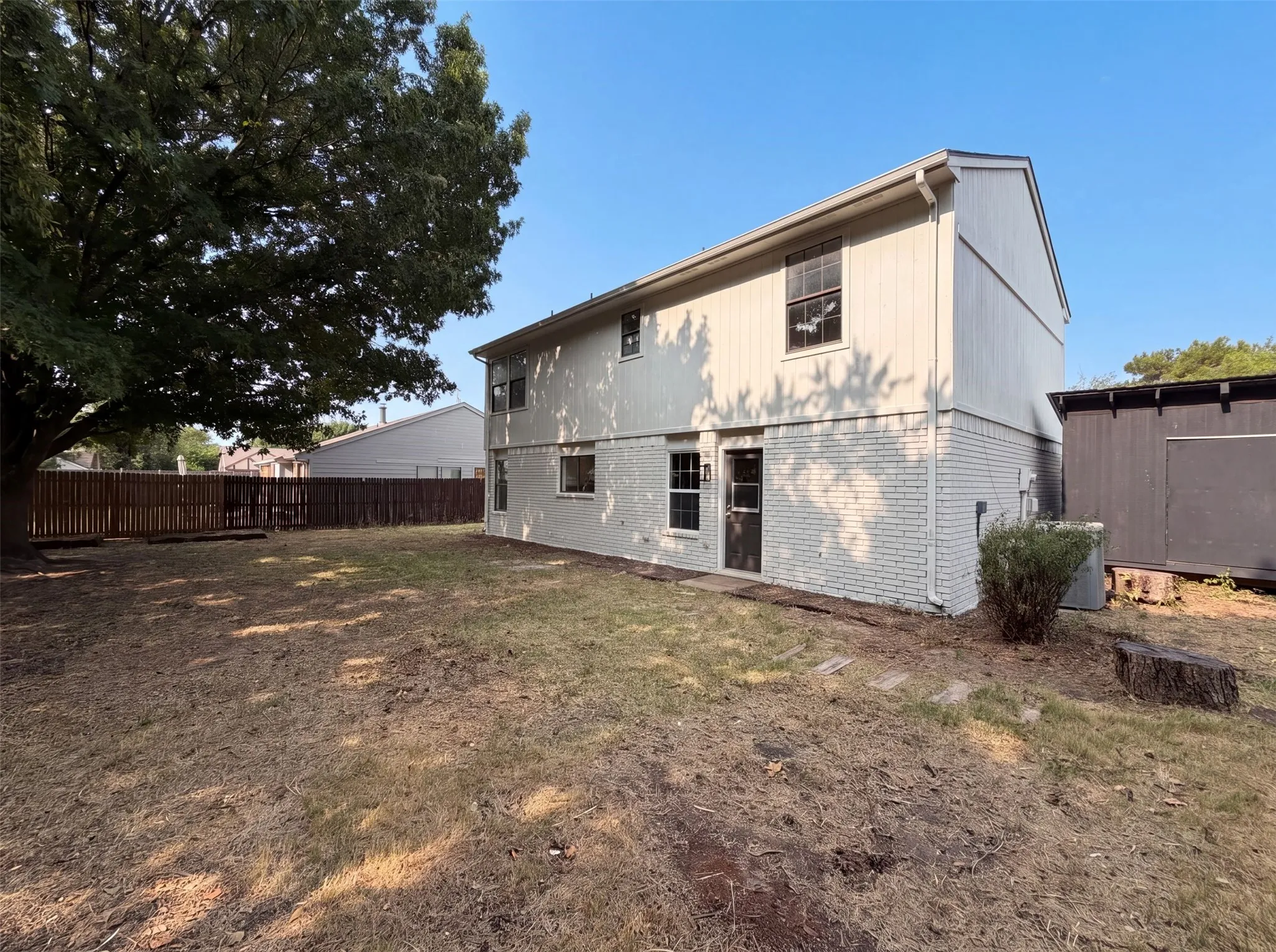 Single Family Residence For Sale in Denton County , 3610 Clearview Drive, Corinth, Texas 76210, 3 Bedroom, 3 Bathroom, 2 Garage spaces, 1,650 Sqft, built in 1985, mls#21350975, Real Estate Agent in Corinth, Homes For Sale in Denton county, Homes For Sale in Corinth, Realtor in Corinth Texas, Real Estate Brokerage Independent Realty Texas, Luminita Cordes Realtor