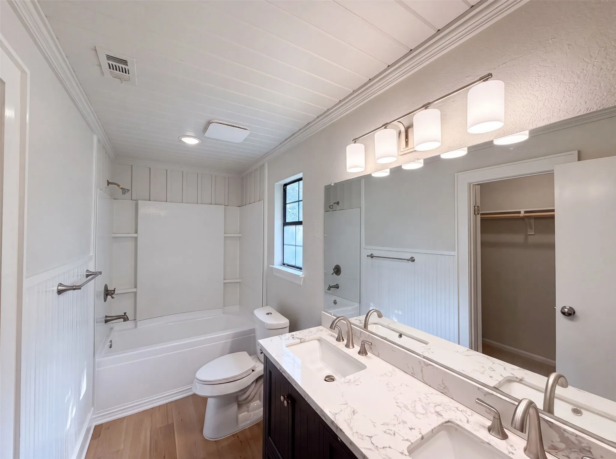 Single Family Residence For Sale in Denton County , 3610 Clearview Drive, Corinth, Texas 76210, 3 Bedroom, 3 Bathroom, 2 Garage spaces, 1,650 Sqft, built in 1985, mls#21350975, Real Estate Agent in Corinth, Homes For Sale in Denton county, Homes For Sale in Corinth, Realtor in Corinth Texas, Real Estate Brokerage Independent Realty Texas, Luminita Cordes Realtor