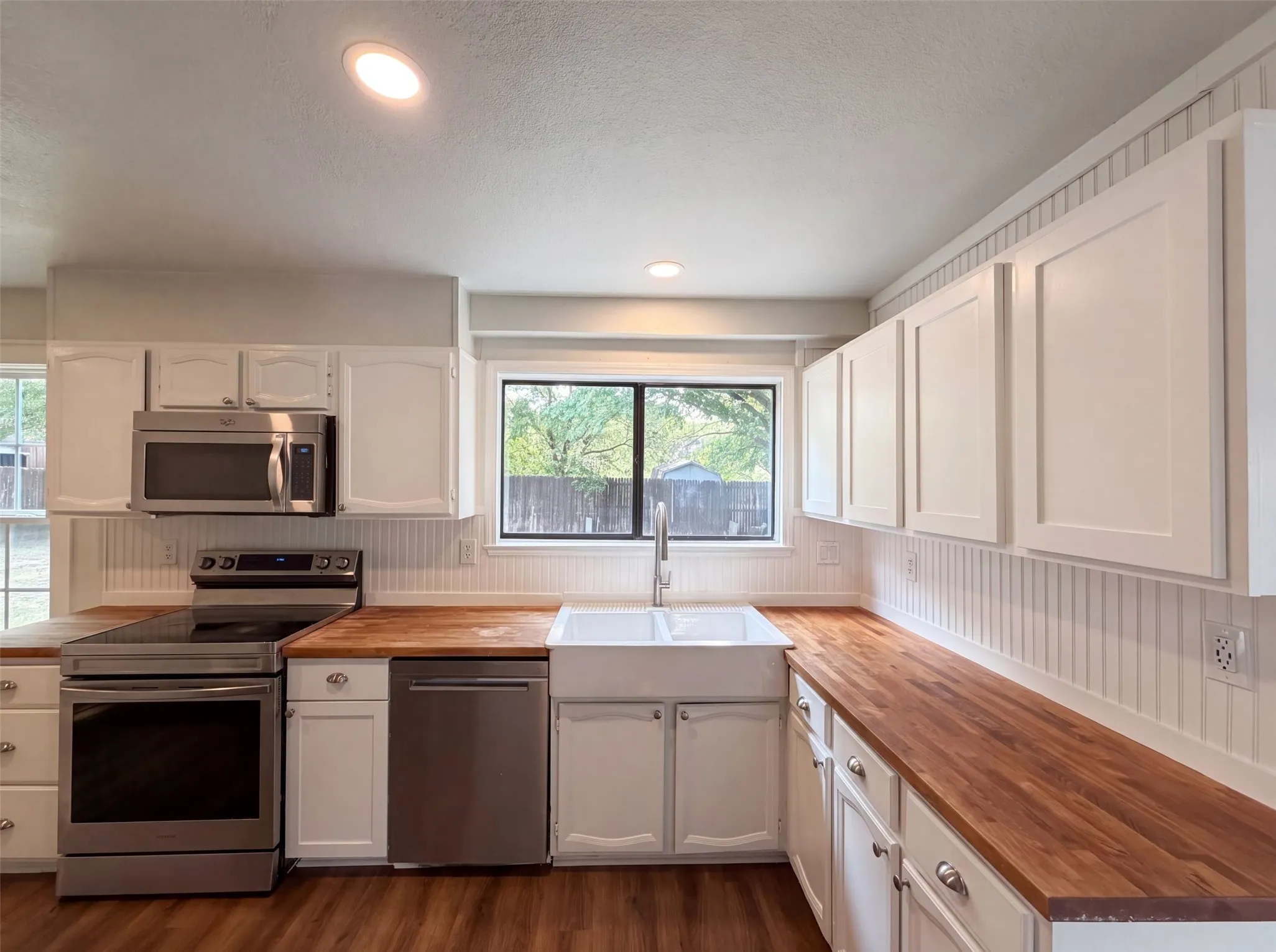 Single Family Residence For Sale in Denton County , 3610 Clearview Drive, Corinth, Texas 76210, 3 Bedroom, 3 Bathroom, 2 Garage spaces, 1,650 Sqft, built in 1985, mls#21350975, Real Estate Agent in Corinth, Homes For Sale in Denton county, Homes For Sale in Corinth, Realtor in Corinth Texas, Real Estate Brokerage Independent Realty Texas, Luminita Cordes Realtor
