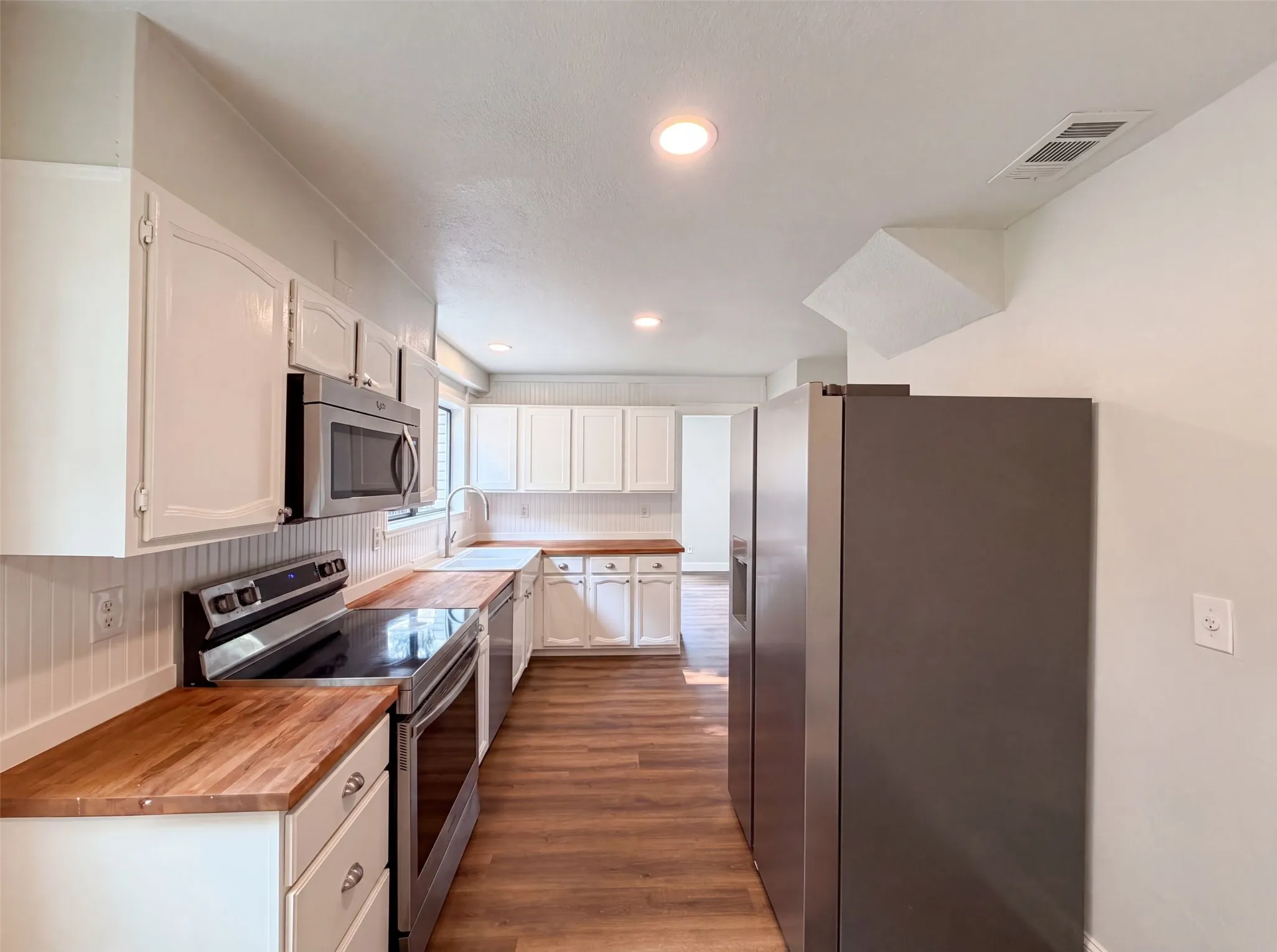 Single Family Residence For Sale in Denton County , 3610 Clearview Drive, Corinth, Texas 76210, 3 Bedroom, 3 Bathroom, 2 Garage spaces, 1,650 Sqft, built in 1985, mls#21350975, Real Estate Agent in Corinth, Homes For Sale in Denton county, Homes For Sale in Corinth, Realtor in Corinth Texas, Real Estate Brokerage Independent Realty Texas, Luminita Cordes Realtor