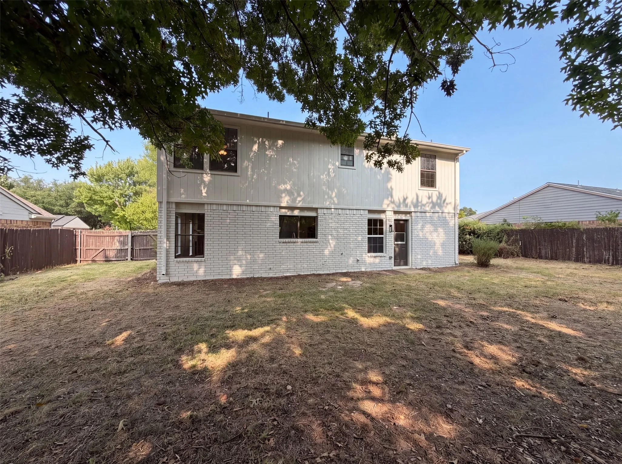 Single Family Residence For Sale in Denton County , 3610 Clearview Drive, Corinth, Texas 76210, 3 Bedroom, 3 Bathroom, 2 Garage spaces, 1,650 Sqft, built in 1985, mls#21350975, Real Estate Agent in Corinth, Homes For Sale in Denton county, Homes For Sale in Corinth, Realtor in Corinth Texas, Real Estate Brokerage Independent Realty Texas, Luminita Cordes Realtor