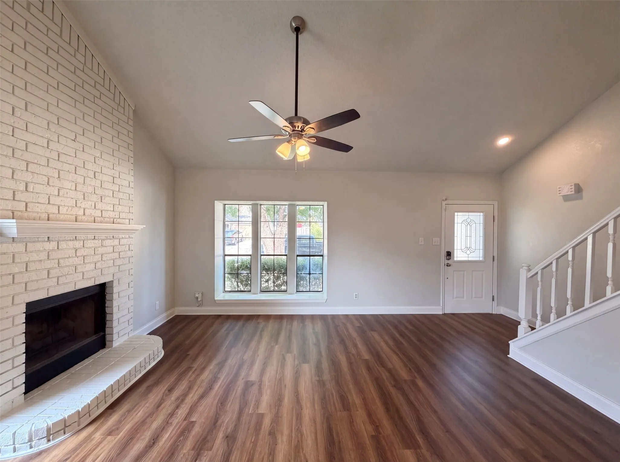 Single Family Residence For Sale in Denton County , 3610 Clearview Drive, Corinth, Texas 76210, 3 Bedroom, 3 Bathroom, 2 Garage spaces, 1,650 Sqft, built in 1985, mls#21350975, Real Estate Agent in Corinth, Homes For Sale in Denton county, Homes For Sale in Corinth, Realtor in Corinth Texas, Real Estate Brokerage Independent Realty Texas, Luminita Cordes Realtor