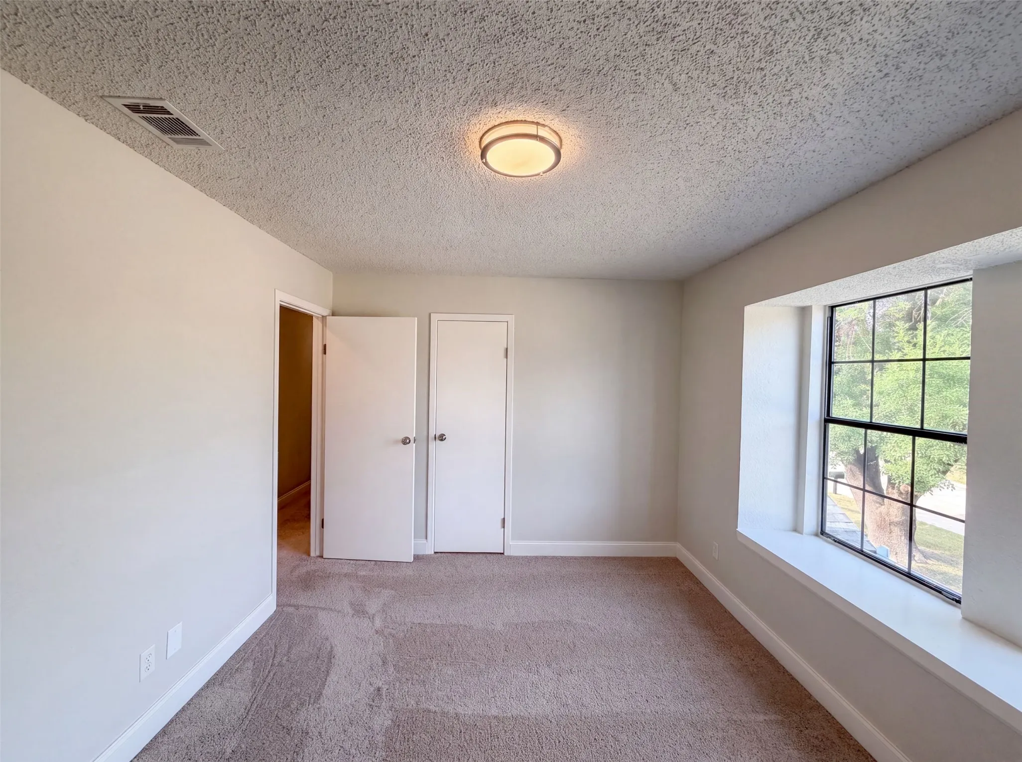 Single Family Residence For Sale in Denton County , 3610 Clearview Drive, Corinth, Texas 76210, 3 Bedroom, 3 Bathroom, 2 Garage spaces, 1,650 Sqft, built in 1985, mls#21350975, Real Estate Agent in Corinth, Homes For Sale in Denton county, Homes For Sale in Corinth, Realtor in Corinth Texas, Real Estate Brokerage Independent Realty Texas, Luminita Cordes Realtor