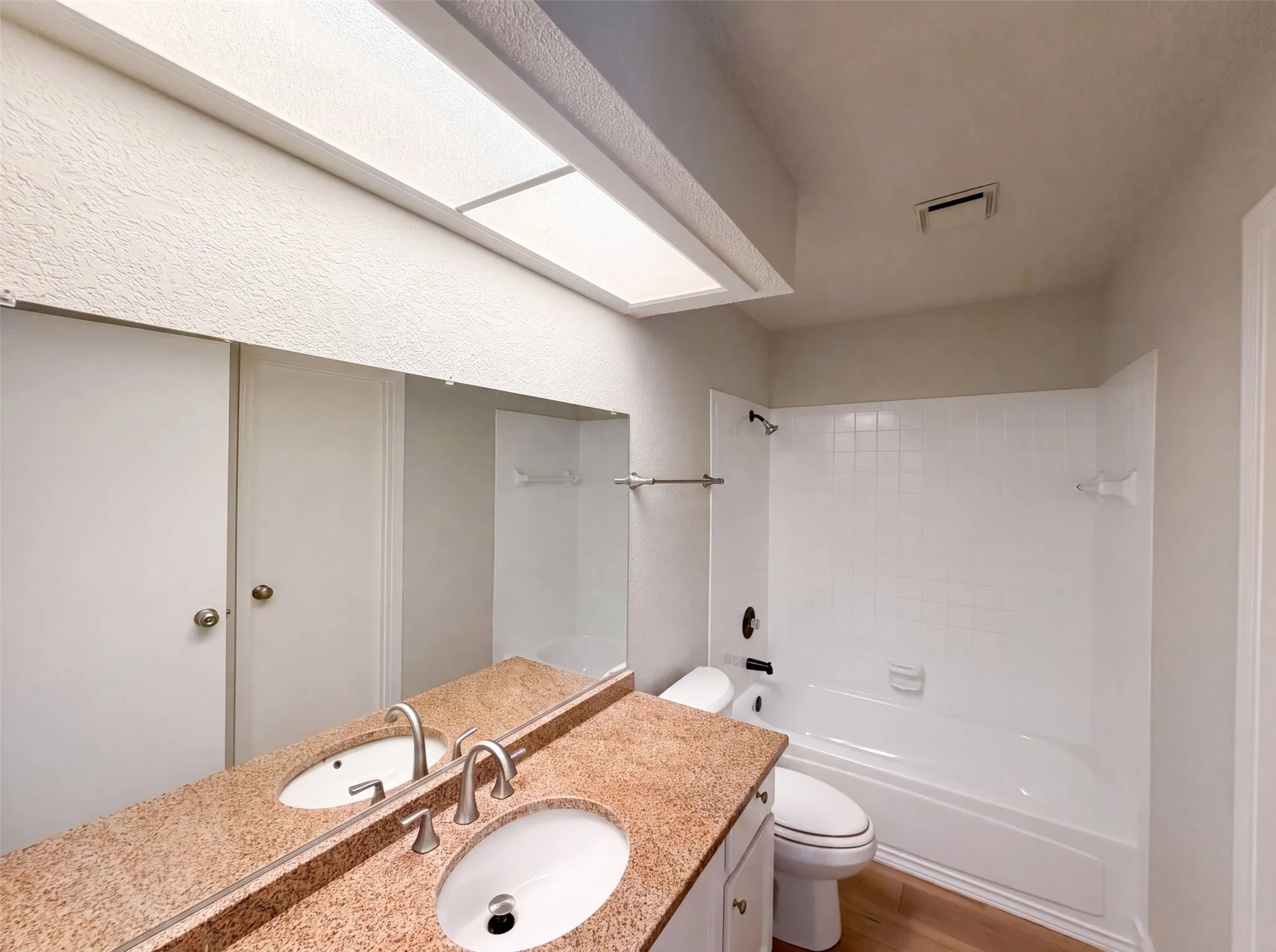 Single Family Residence For Sale in Denton County , 3610 Clearview Drive, Corinth, Texas 76210, 3 Bedroom, 3 Bathroom, 2 Garage spaces, 1,650 Sqft, built in 1985, mls#21350975, Real Estate Agent in Corinth, Homes For Sale in Denton county, Homes For Sale in Corinth, Realtor in Corinth Texas, Real Estate Brokerage Independent Realty Texas, Luminita Cordes Realtor
