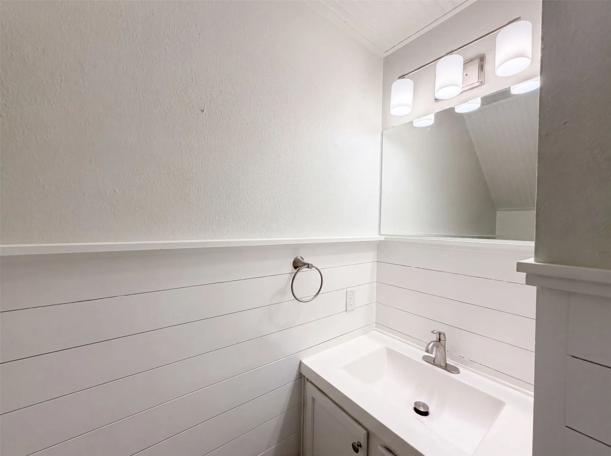 Single Family Residence For Sale in Denton County , 3610 Clearview Drive, Corinth, Texas 76210, 3 Bedroom, 3 Bathroom, 2 Garage spaces, 1,650 Sqft, built in 1985, mls#21350975, Real Estate Agent in Corinth, Homes For Sale in Denton county, Homes For Sale in Corinth, Realtor in Corinth Texas, Real Estate Brokerage Independent Realty Texas, Luminita Cordes Realtor