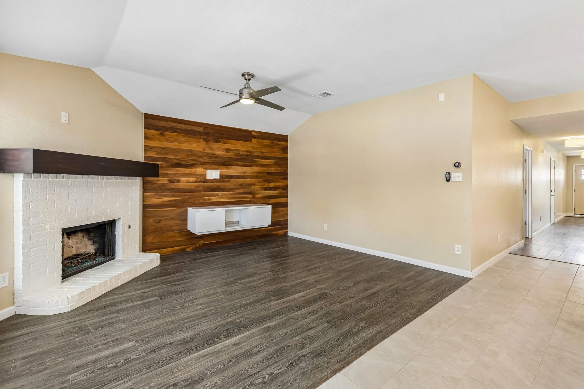 Single Family Residence For Rent in Collin County , 1001 Margaret Drive, Mc Kinney, Texas 75071, 3 Bedroom, 2 Bathroom, 2 Garage spaces, 1,622 Sqft, built in 2003, mls#21346092, Real Estate Agent in Mc Kinney, Homes For Rent in Collin county, Homes For Rent in Mc Kinney, Realtor in Mc Kinney Texas, Real Estate Brokerage Independent Realty Texas, Luminita Cordes Realtor