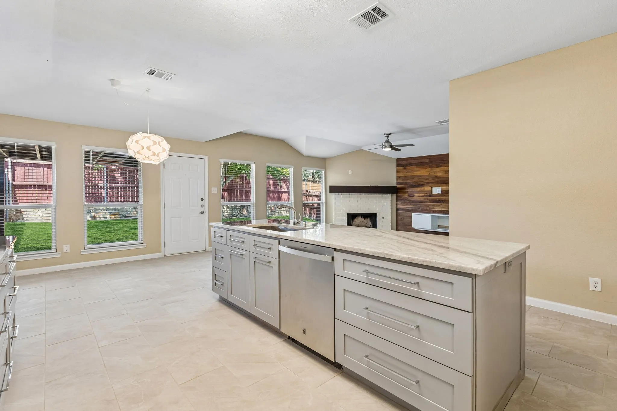 Single Family Residence For Rent in Collin County , 1001 Margaret Drive, Mc Kinney, Texas 75071, 3 Bedroom, 2 Bathroom, 2 Garage spaces, 1,622 Sqft, built in 2003, mls#21346092, Real Estate Agent in Mc Kinney, Homes For Rent in Collin county, Homes For Rent in Mc Kinney, Realtor in Mc Kinney Texas, Real Estate Brokerage Independent Realty Texas, Luminita Cordes Realtor
