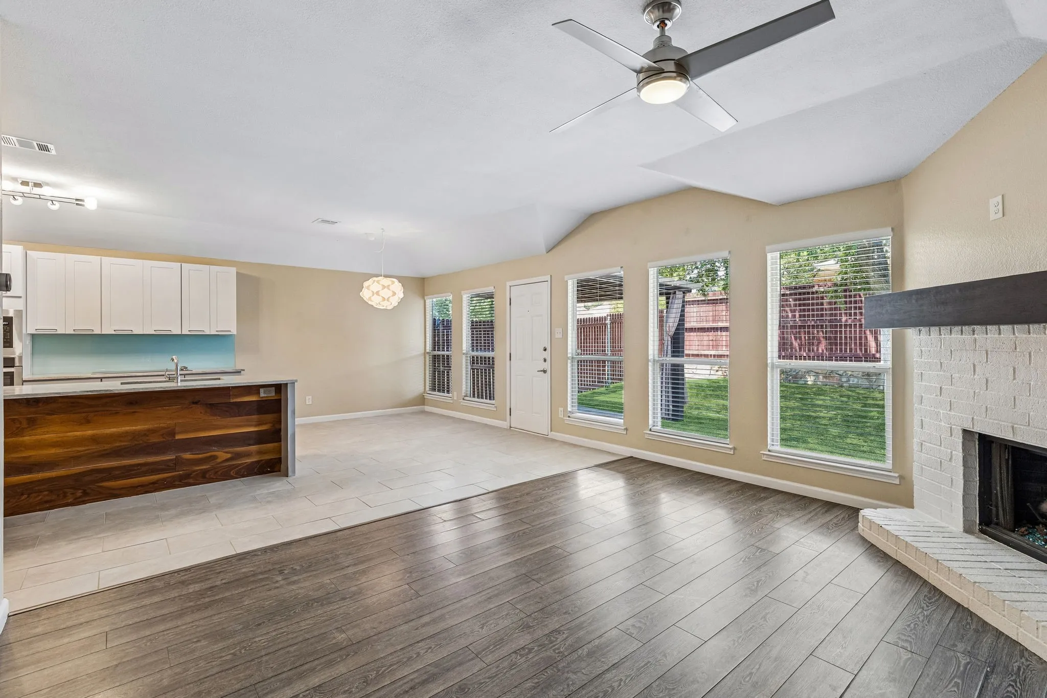 Single Family Residence For Rent in Collin County , 1001 Margaret Drive, Mc Kinney, Texas 75071, 3 Bedroom, 2 Bathroom, 2 Garage spaces, 1,622 Sqft, built in 2003, mls#21346092, Real Estate Agent in Mc Kinney, Homes For Rent in Collin county, Homes For Rent in Mc Kinney, Realtor in Mc Kinney Texas, Real Estate Brokerage Independent Realty Texas, Luminita Cordes Realtor