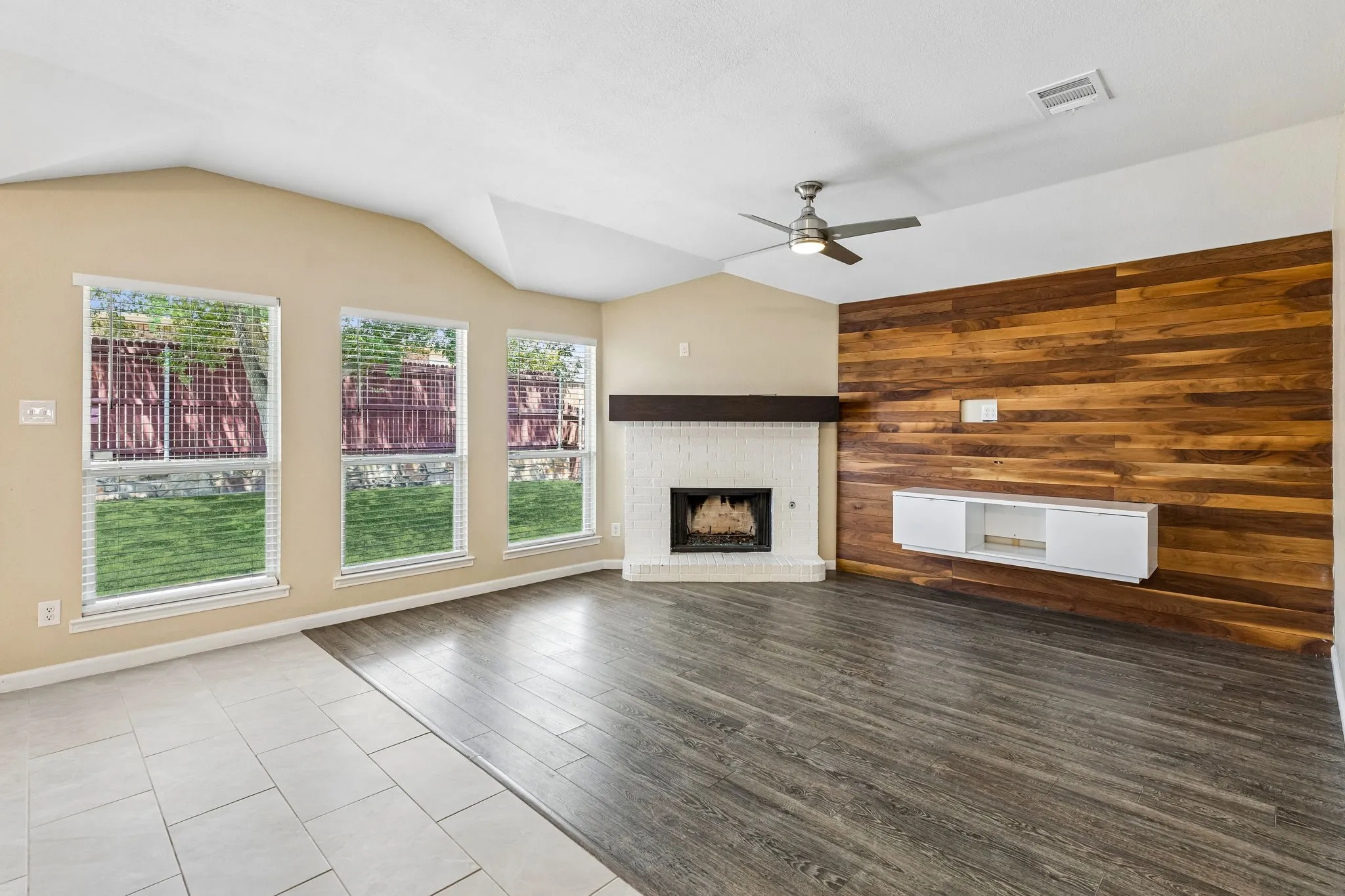Single Family Residence For Rent in Collin County , 1001 Margaret Drive, Mc Kinney, Texas 75071, 3 Bedroom, 2 Bathroom, 2 Garage spaces, 1,622 Sqft, built in 2003, mls#21346092, Real Estate Agent in Mc Kinney, Homes For Rent in Collin county, Homes For Rent in Mc Kinney, Realtor in Mc Kinney Texas, Real Estate Brokerage Independent Realty Texas, Luminita Cordes Realtor