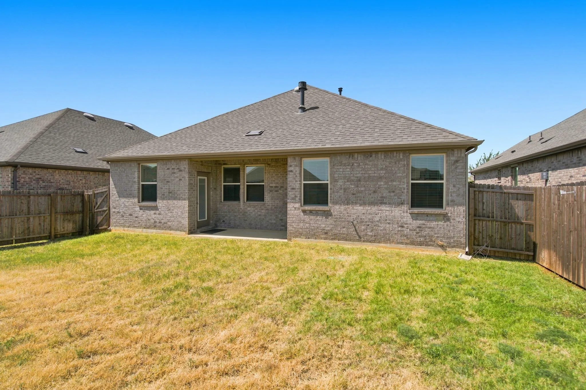 Single Family Residence For Sale in Denton County , 3250 Hunters Glen Drive, Aubrey, Texas 76227, 3 Bedroom, 2 Bathroom, 2 Garage spaces, 1,523 Sqft, built in 2022, mls#21350980, Real Estate Agent in Aubrey, Homes For Sale in Denton county, Homes For Sale in Aubrey, Realtor in Aubrey Texas, Real Estate Brokerage Independent Realty Texas, Luminita Cordes Realtor