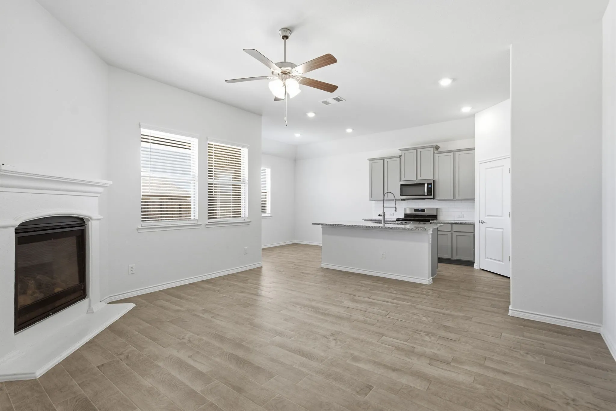 Single Family Residence For Sale in Denton County , 3250 Hunters Glen Drive, Aubrey, Texas 76227, 3 Bedroom, 2 Bathroom, 2 Garage spaces, 1,523 Sqft, built in 2022, mls#21350980, Real Estate Agent in Aubrey, Homes For Sale in Denton county, Homes For Sale in Aubrey, Realtor in Aubrey Texas, Real Estate Brokerage Independent Realty Texas, Luminita Cordes Realtor