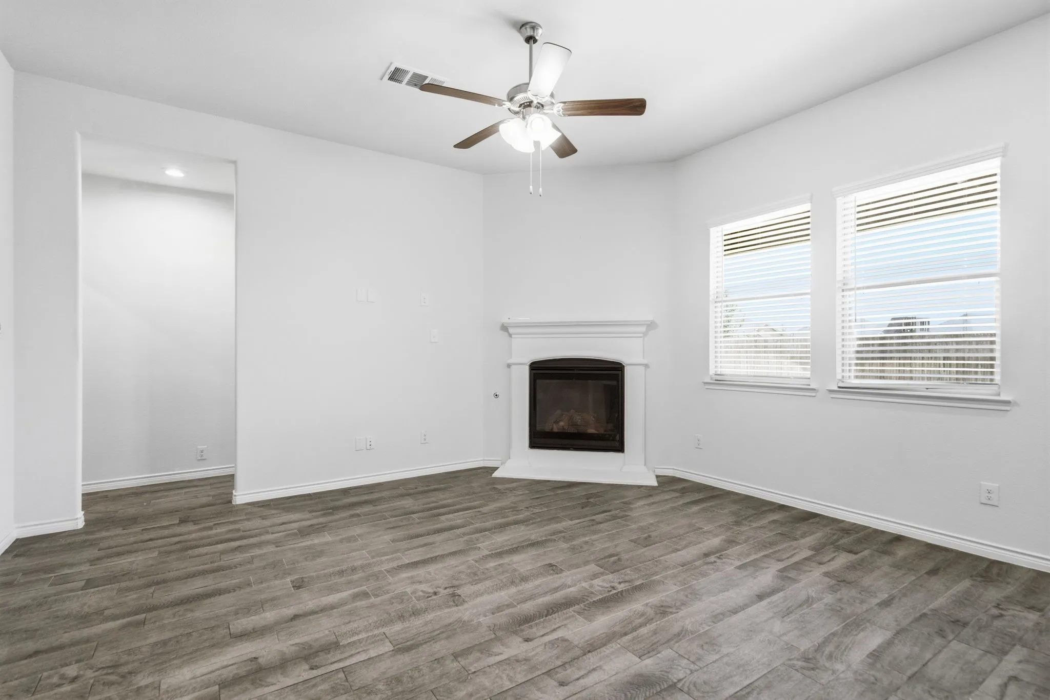 Single Family Residence For Sale in Denton County , 3250 Hunters Glen Drive, Aubrey, Texas 76227, 3 Bedroom, 2 Bathroom, 2 Garage spaces, 1,523 Sqft, built in 2022, mls#21350980, Real Estate Agent in Aubrey, Homes For Sale in Denton county, Homes For Sale in Aubrey, Realtor in Aubrey Texas, Real Estate Brokerage Independent Realty Texas, Luminita Cordes Realtor
