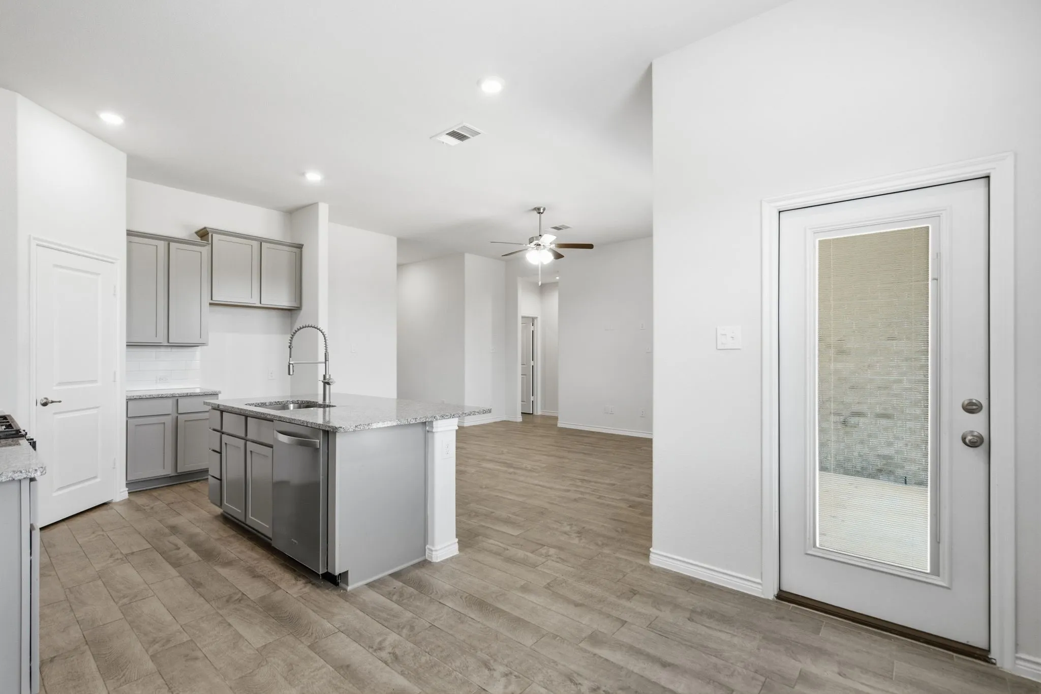 Single Family Residence For Sale in Denton County , 3250 Hunters Glen Drive, Aubrey, Texas 76227, 3 Bedroom, 2 Bathroom, 2 Garage spaces, 1,523 Sqft, built in 2022, mls#21350980, Real Estate Agent in Aubrey, Homes For Sale in Denton county, Homes For Sale in Aubrey, Realtor in Aubrey Texas, Real Estate Brokerage Independent Realty Texas, Luminita Cordes Realtor