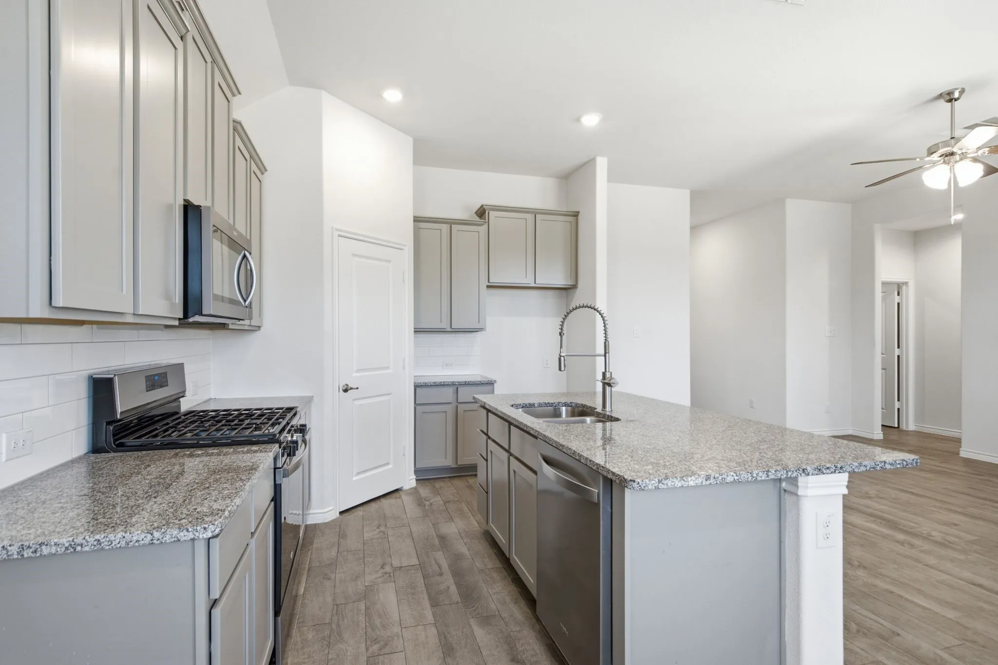 Single Family Residence For Sale in Denton County , 3250 Hunters Glen Drive, Aubrey, Texas 76227, 3 Bedroom, 2 Bathroom, 2 Garage spaces, 1,523 Sqft, built in 2022, mls#21350980, Real Estate Agent in Aubrey, Homes For Sale in Denton county, Homes For Sale in Aubrey, Realtor in Aubrey Texas, Real Estate Brokerage Independent Realty Texas, Luminita Cordes Realtor