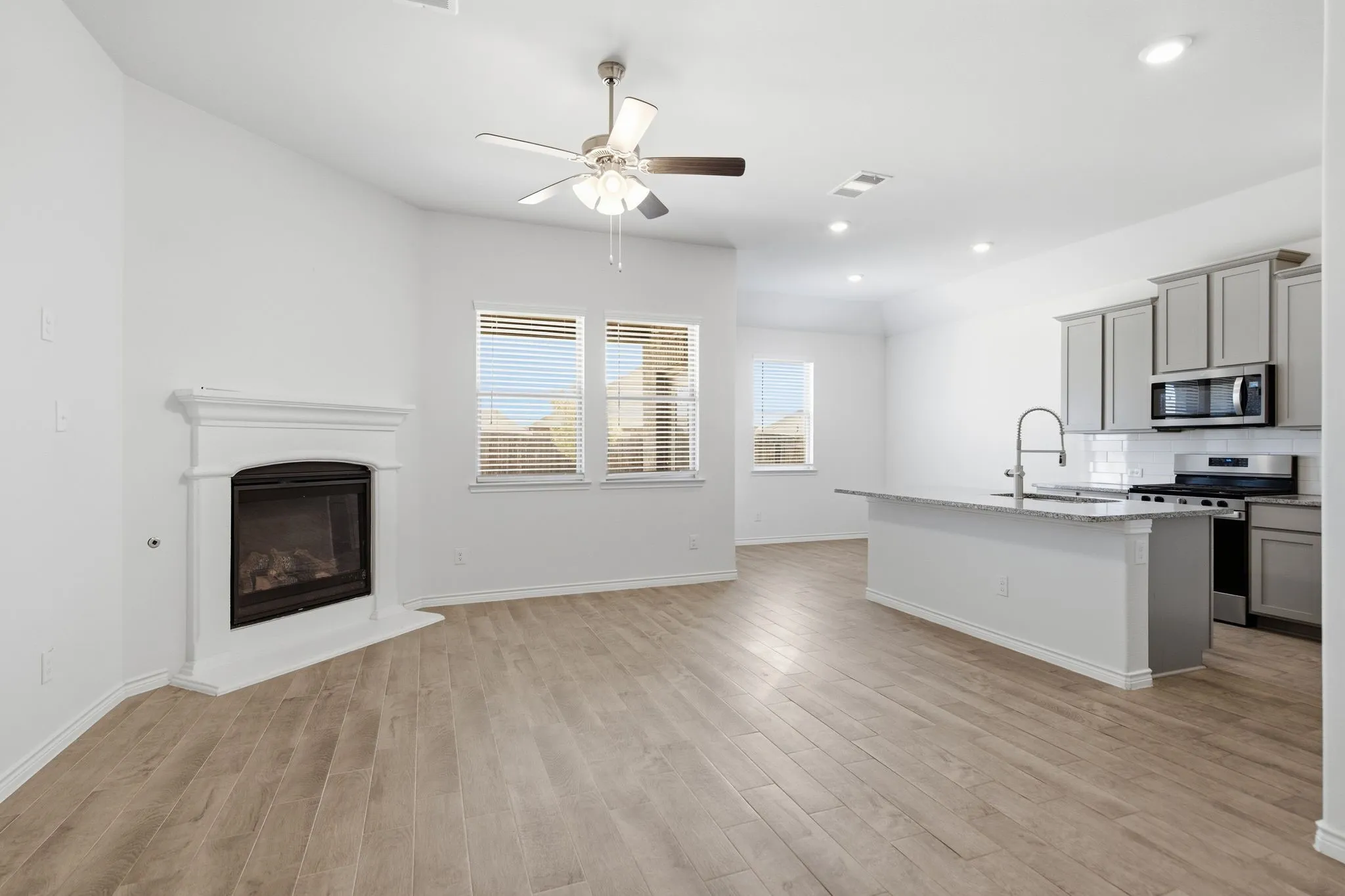 Single Family Residence For Sale in Denton County , 3250 Hunters Glen Drive, Aubrey, Texas 76227, 3 Bedroom, 2 Bathroom, 2 Garage spaces, 1,523 Sqft, built in 2022, mls#21350980, Real Estate Agent in Aubrey, Homes For Sale in Denton county, Homes For Sale in Aubrey, Realtor in Aubrey Texas, Real Estate Brokerage Independent Realty Texas, Luminita Cordes Realtor