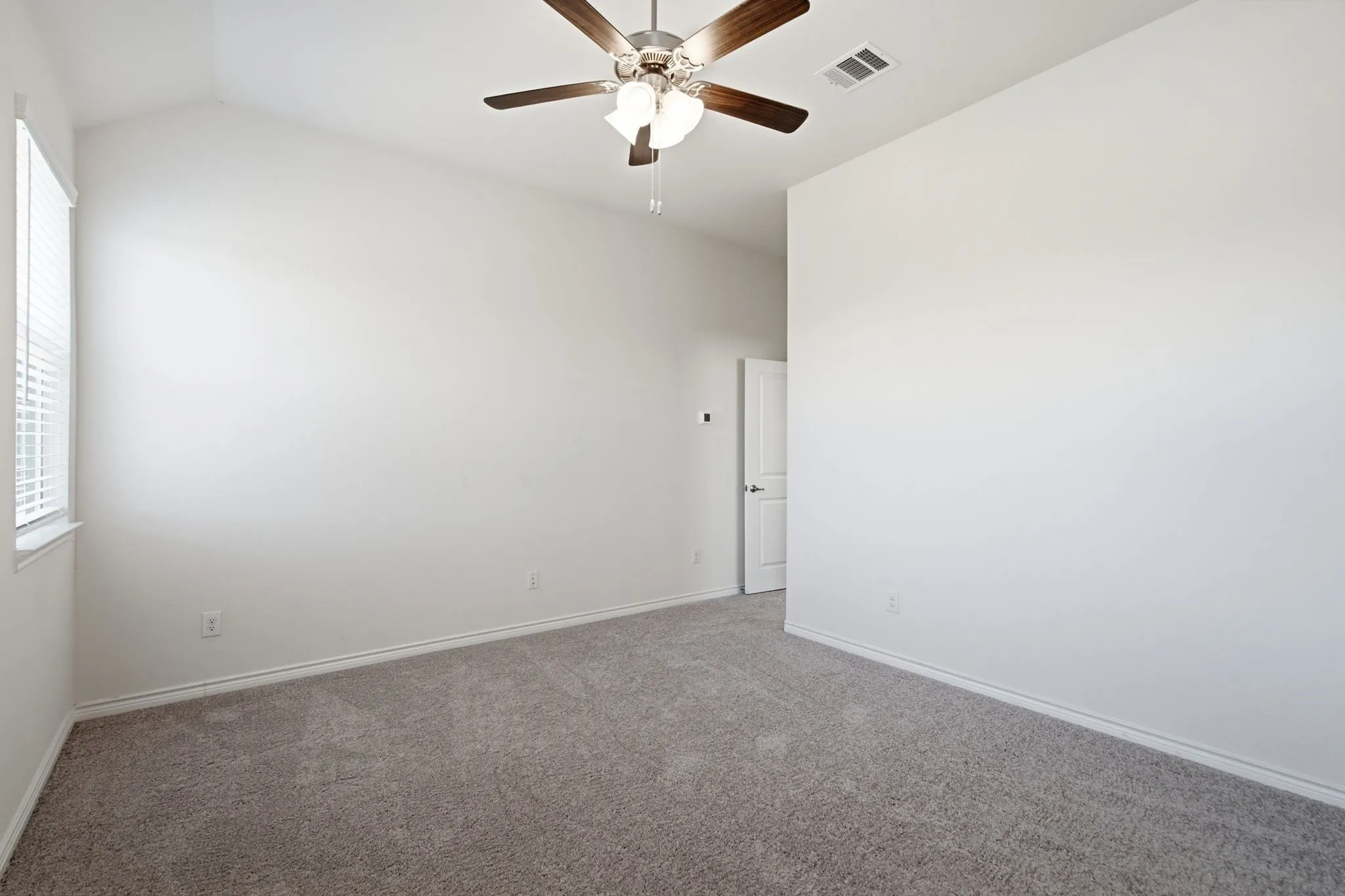 Single Family Residence For Sale in Denton County , 3250 Hunters Glen Drive, Aubrey, Texas 76227, 3 Bedroom, 2 Bathroom, 2 Garage spaces, 1,523 Sqft, built in 2022, mls#21350980, Real Estate Agent in Aubrey, Homes For Sale in Denton county, Homes For Sale in Aubrey, Realtor in Aubrey Texas, Real Estate Brokerage Independent Realty Texas, Luminita Cordes Realtor