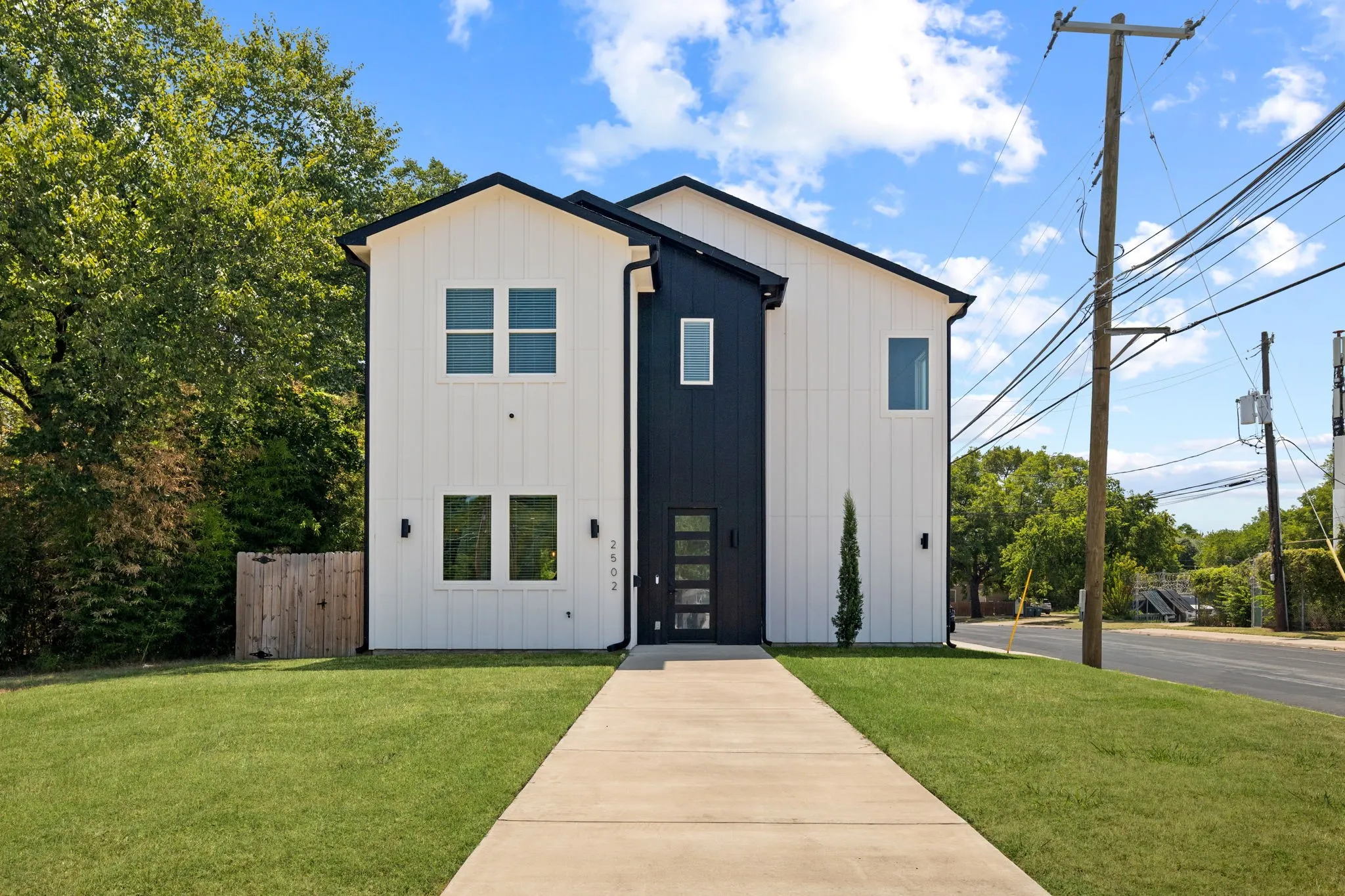 Single Family Residence For Sale in Dallas County , 2502 Elsie Faye Heggins Street, Dallas, Texas 75215, 3 Bedroom, 3 Bathroom, 2 Garage spaces, 2,028 Sqft, built in 2023, mls#21350981, Real Estate Agent in Dallas, Homes For Sale in Dallas county, Homes For Sale in Dallas, Realtor in Dallas Texas, Real Estate Brokerage Independent Realty Texas, Luminita Cordes Realtor