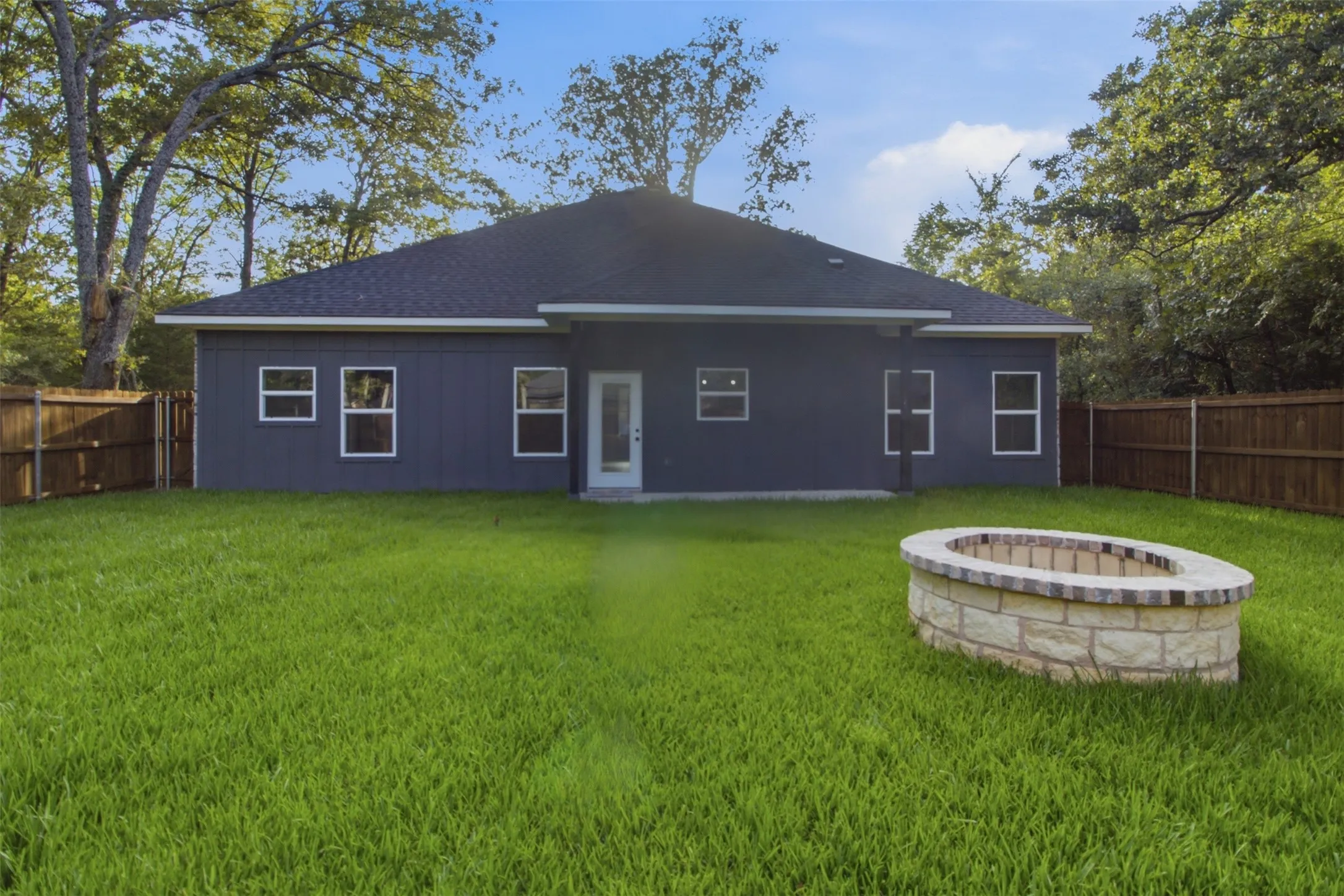 Single Family Residence For Sale in Henderson County , 108 Parkside Drive, Trinidad, Texas 75163, 3 Bedroom, 2 Bathroom, 2 Garage spaces, 1,500 Sqft, built in 2026, mls#21341077, Real Estate Agent in Trinidad, Homes For Sale in Henderson county, Homes For Sale in Trinidad, Realtor in Trinidad Texas, Real Estate Brokerage Independent Realty Texas, Luminita Cordes Realtor