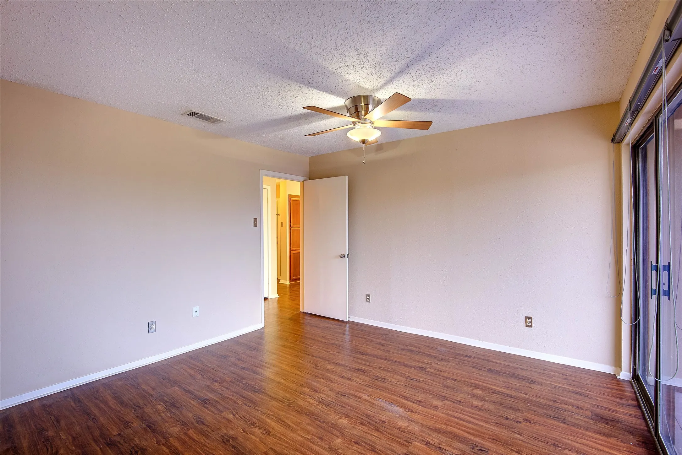 Condominium For Rent in Rockwall County , 236 Henry M Chandler, Rockwall, Texas 75032, 2 Bedrooms, 2 Bathrooms, Garage spaces, 952 Sqft, built in 1983, Price $1,650, mls#21349185, Real Estate Agent in Rockwall, Homes For Rent in Rockwall county, Homes For Rent in Rockwall, Realtor in Rockwall Texas, Real Estate Brokerage Independent Realty Texas, Luminita Cordes Realtor